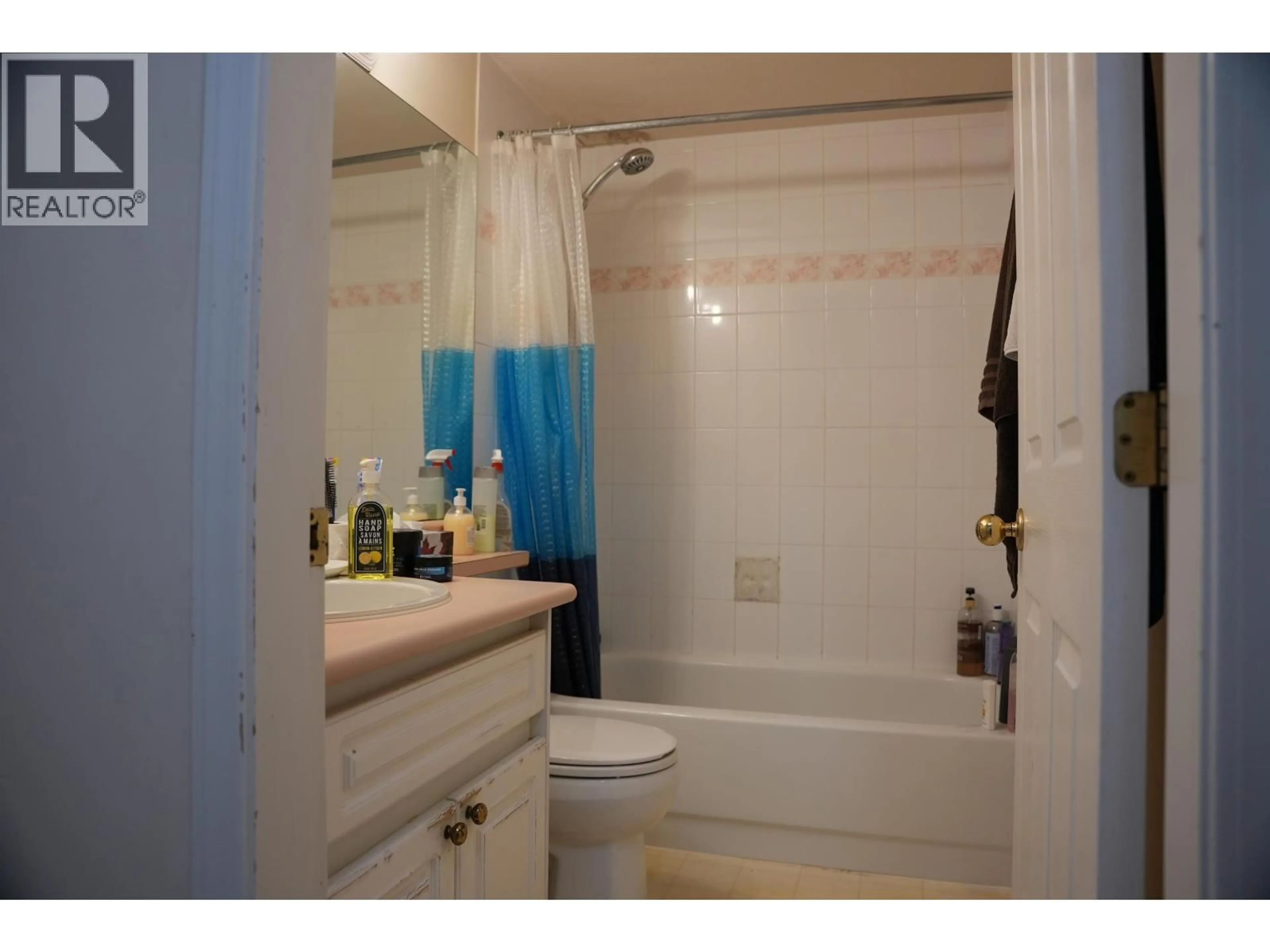 Standard bathroom, ceramic/tile floor for 418 - 6475 CHESTER STREET, Vancouver British Columbia V5W4B7