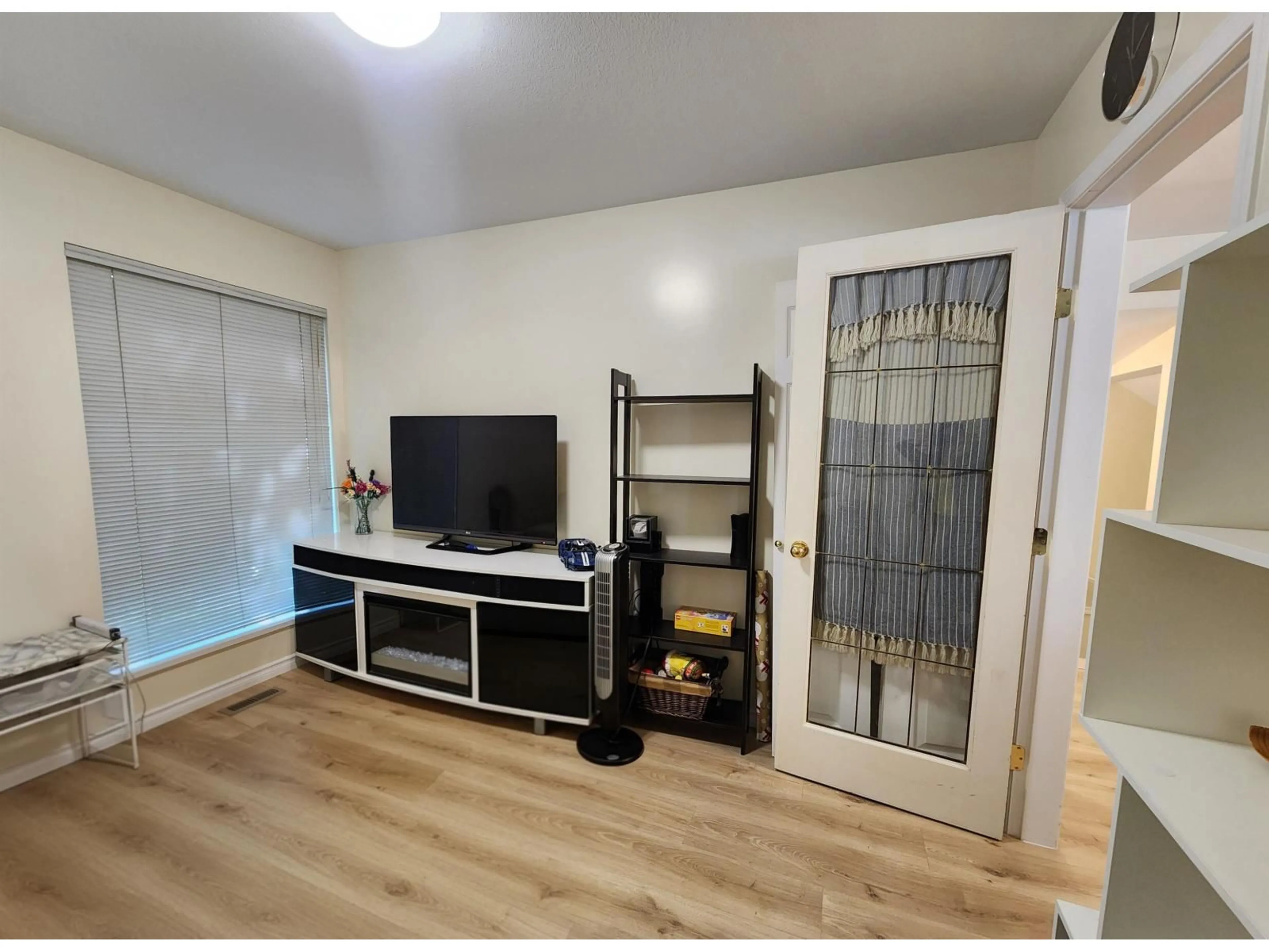 A pic of a room for 805 - 14188 103A AVENUE, Surrey British Columbia V3T5S6