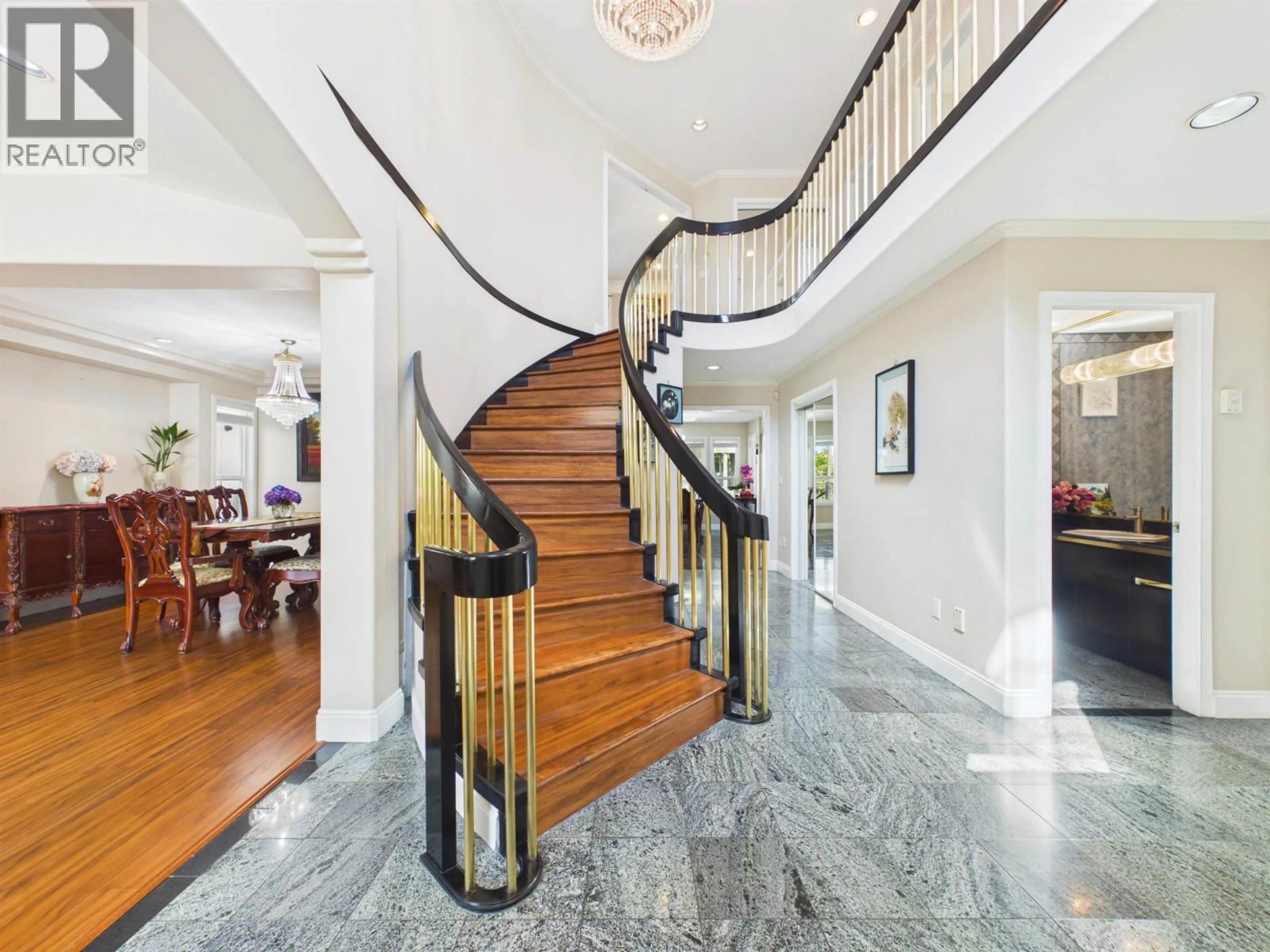 Indoor foyer for 7629 ARTHUR AVENUE, Burnaby British Columbia V5J4G4