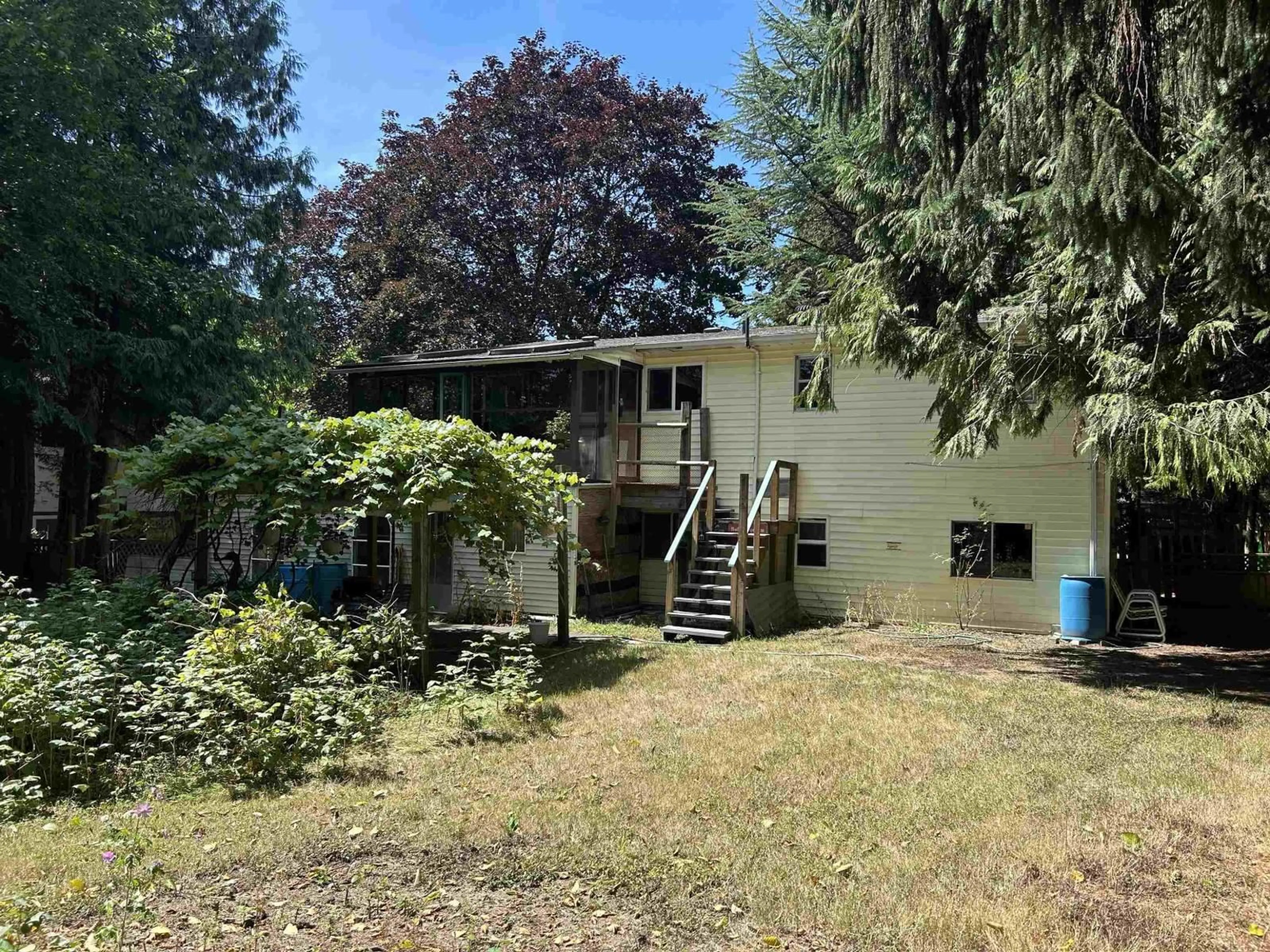 Unknown for 7048 140A STREET, Surrey British Columbia V3W5L5