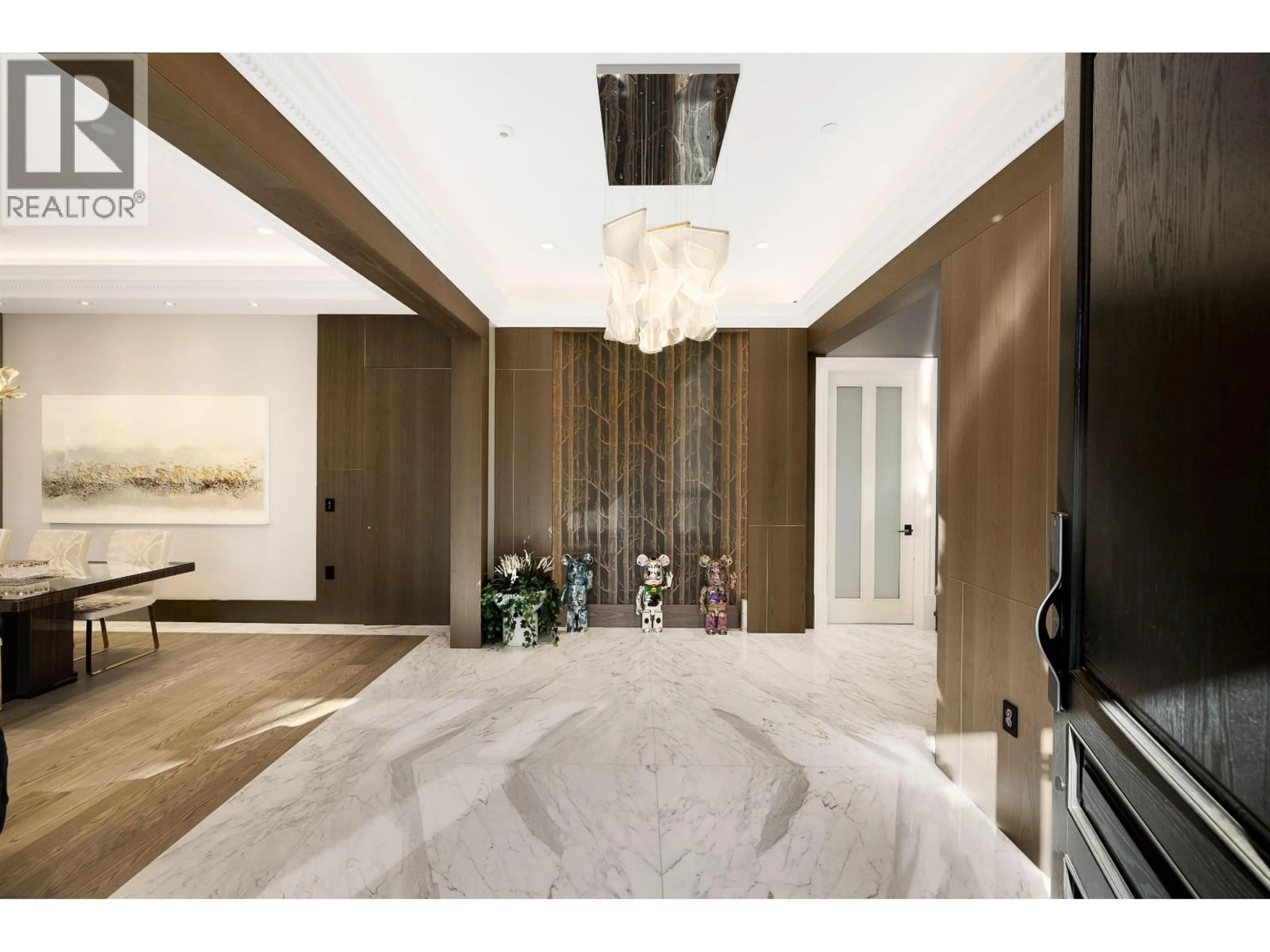 Indoor foyer for 1239 40TH AVENUE, Vancouver British Columbia V6M1V3