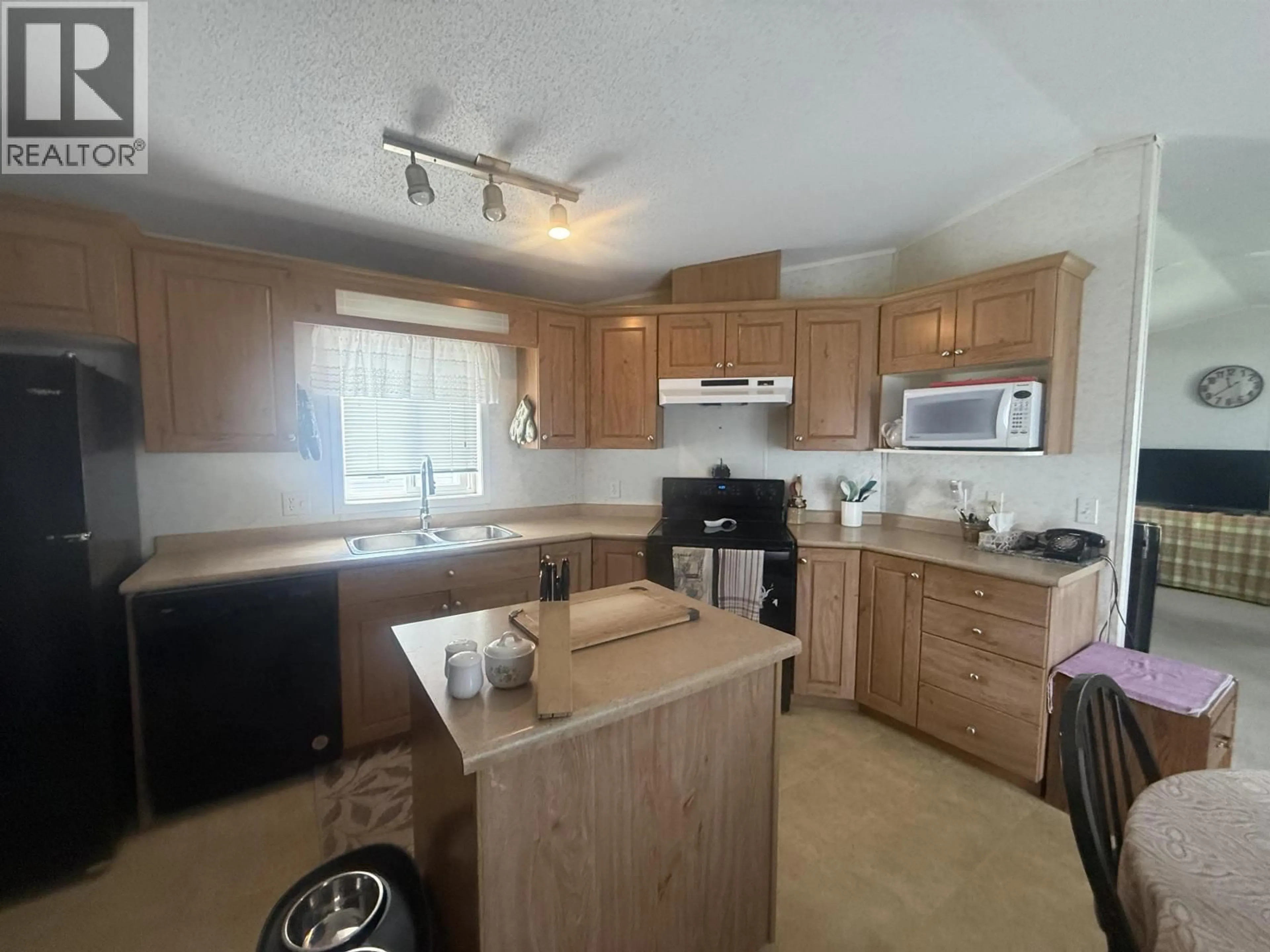 Standard kitchen, unknown for 10055 100A STREET, Taylor British Columbia V0C2K0