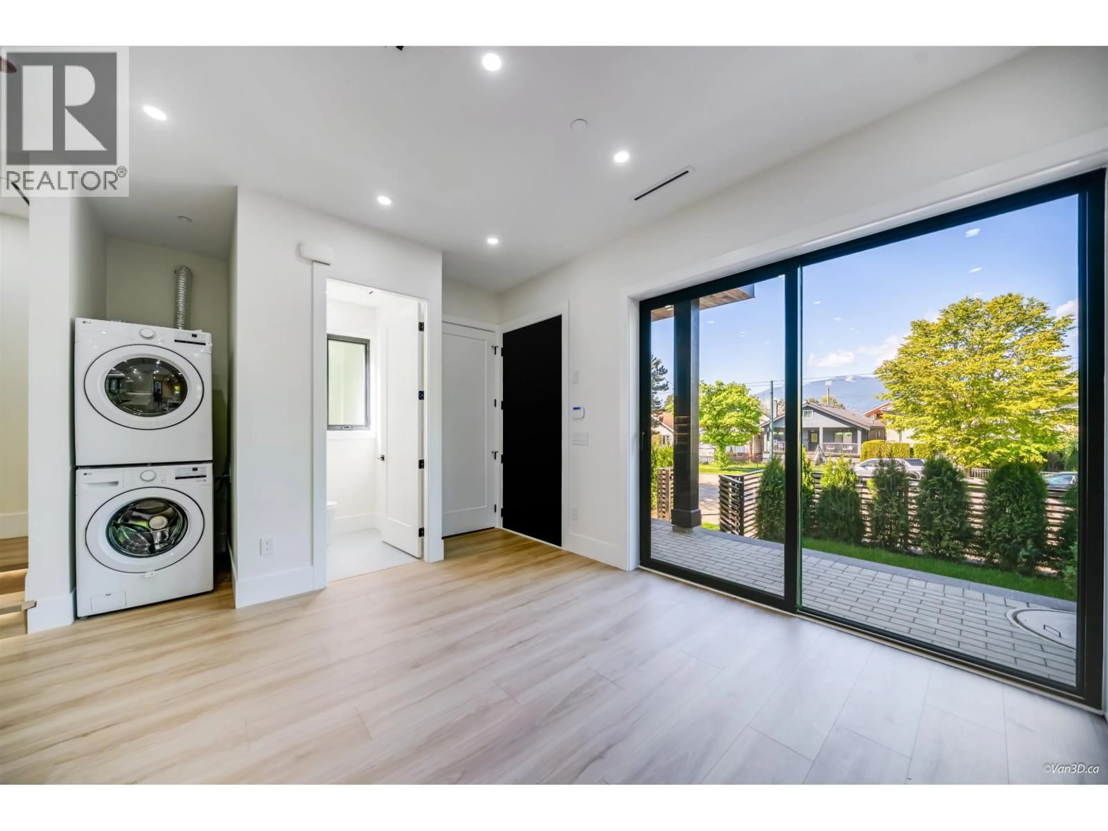 Indoor entryway for 1 - 2636 MCGILL STREET, Vancouver British Columbia V5K1H3
