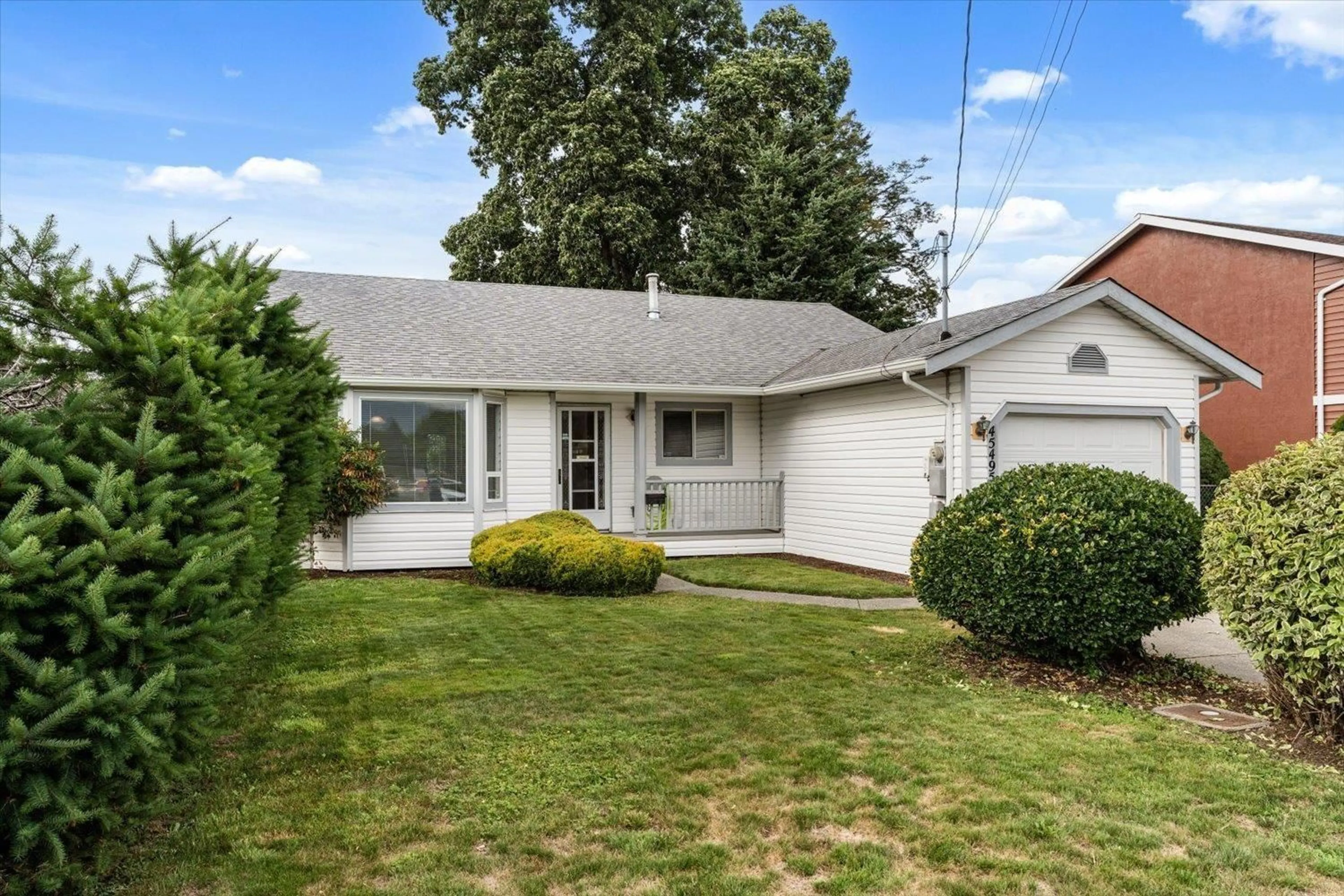Home with vinyl exterior material, street for 45495 STEVENSON ROAD, Chilliwack British Columbia V2R2Z6