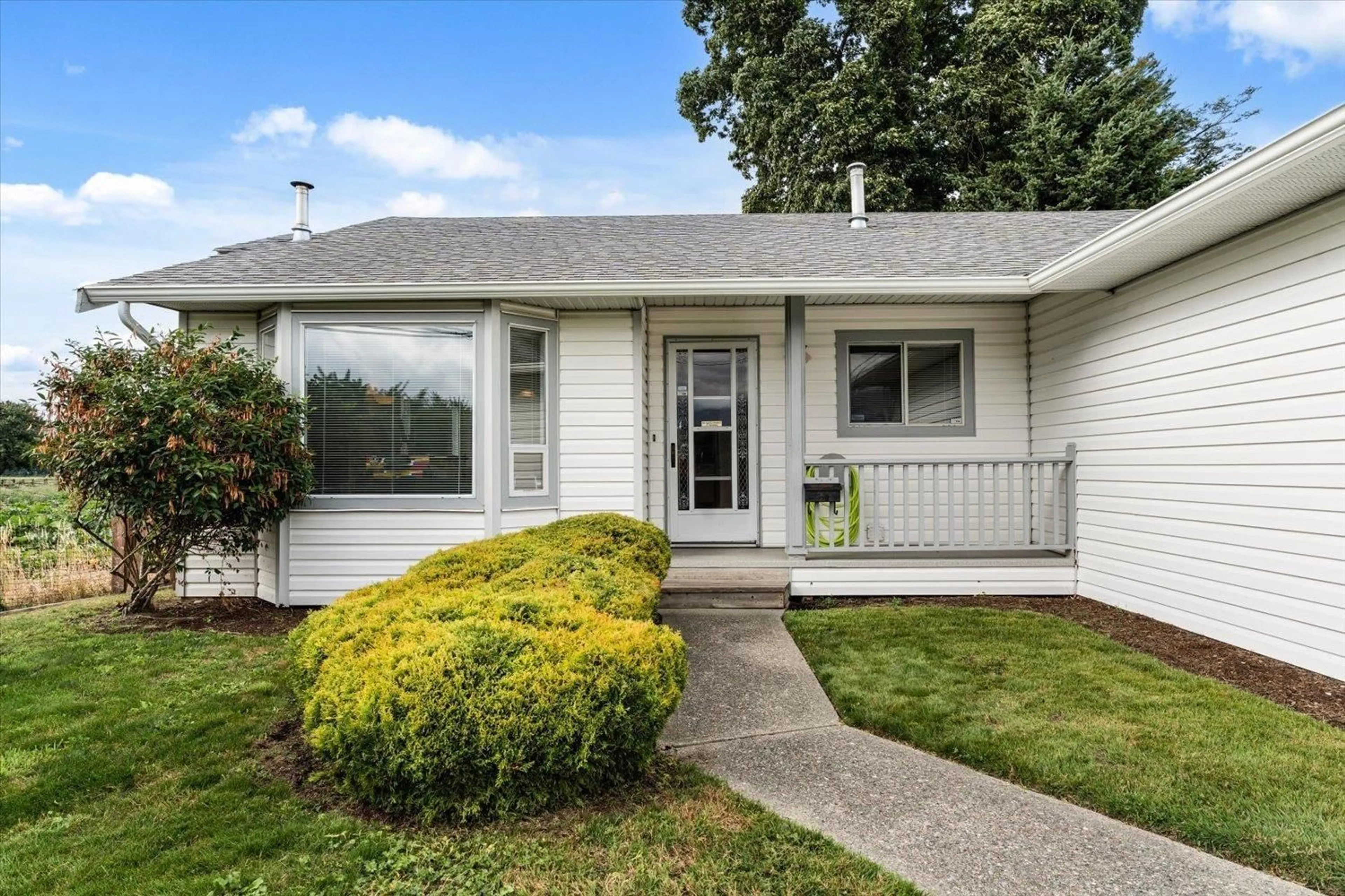 Home with vinyl exterior material, street for 45495 STEVENSON ROAD, Chilliwack British Columbia V2R2Z6