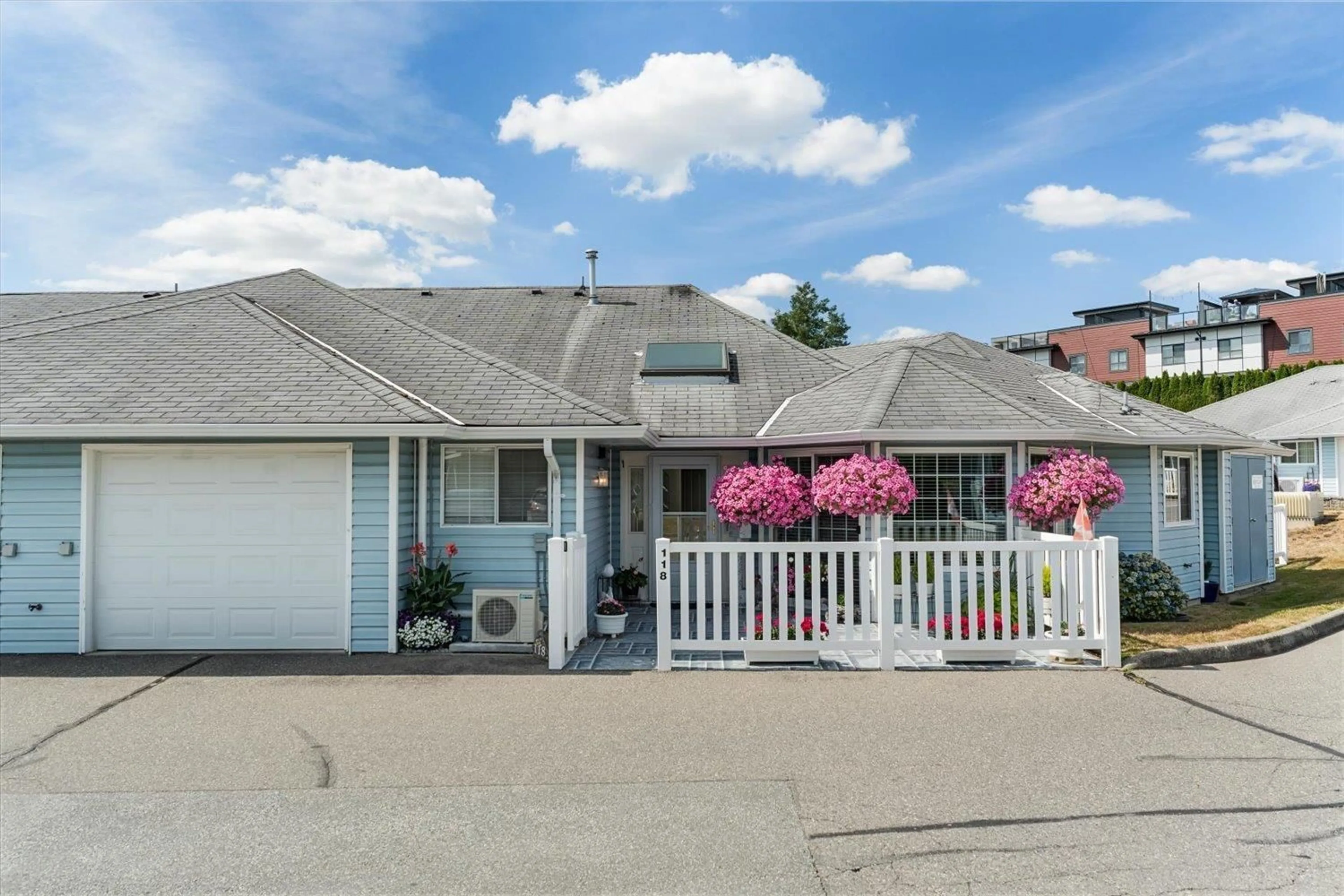 Home with vinyl exterior material, street for 118 - 1450 MCCALLUM ROAD, Abbotsford British Columbia V2S8A5