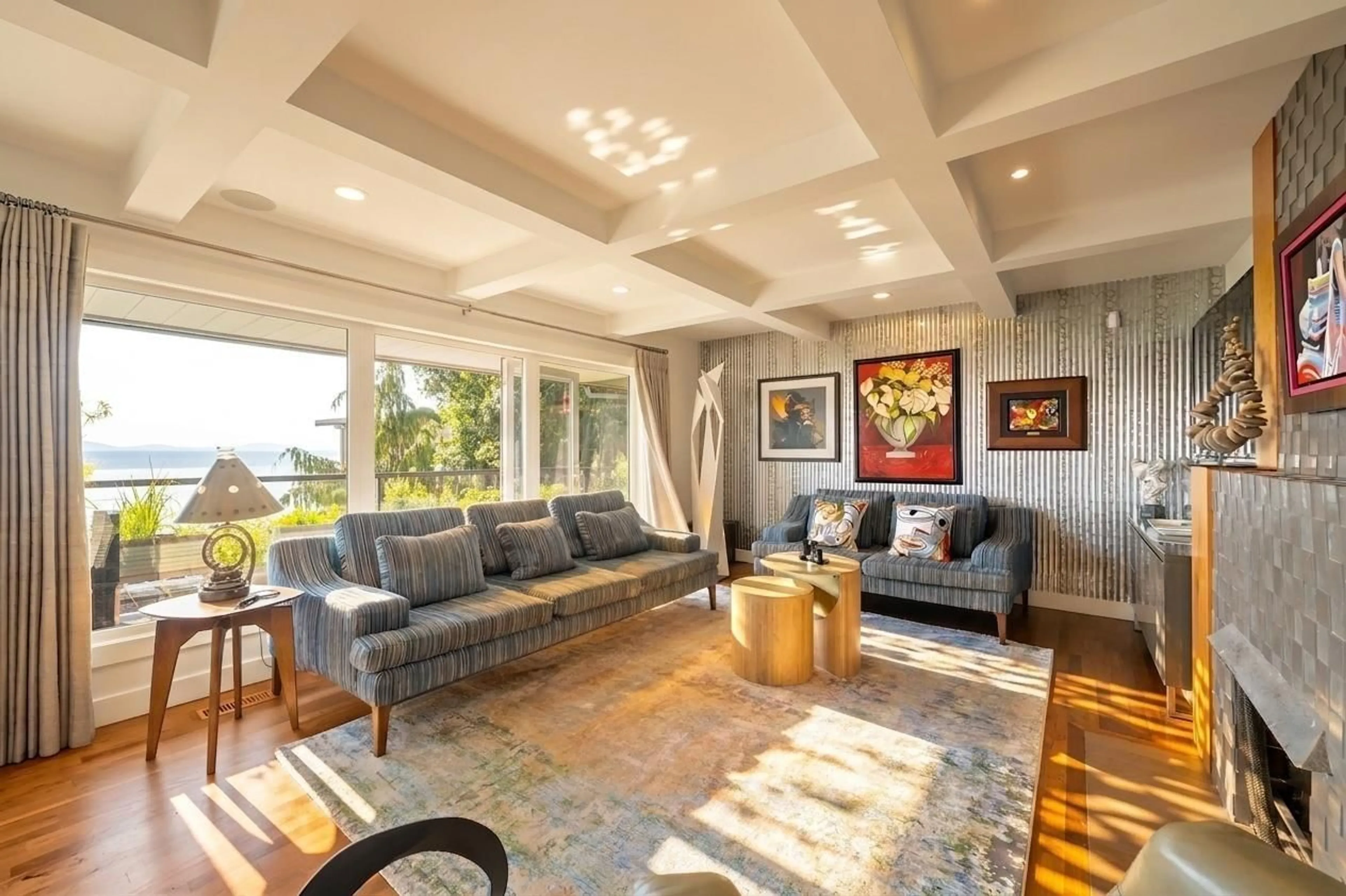Living room with furniture, unknown for 14380 SUNSET DRIVE, White Rock British Columbia V4B2V5