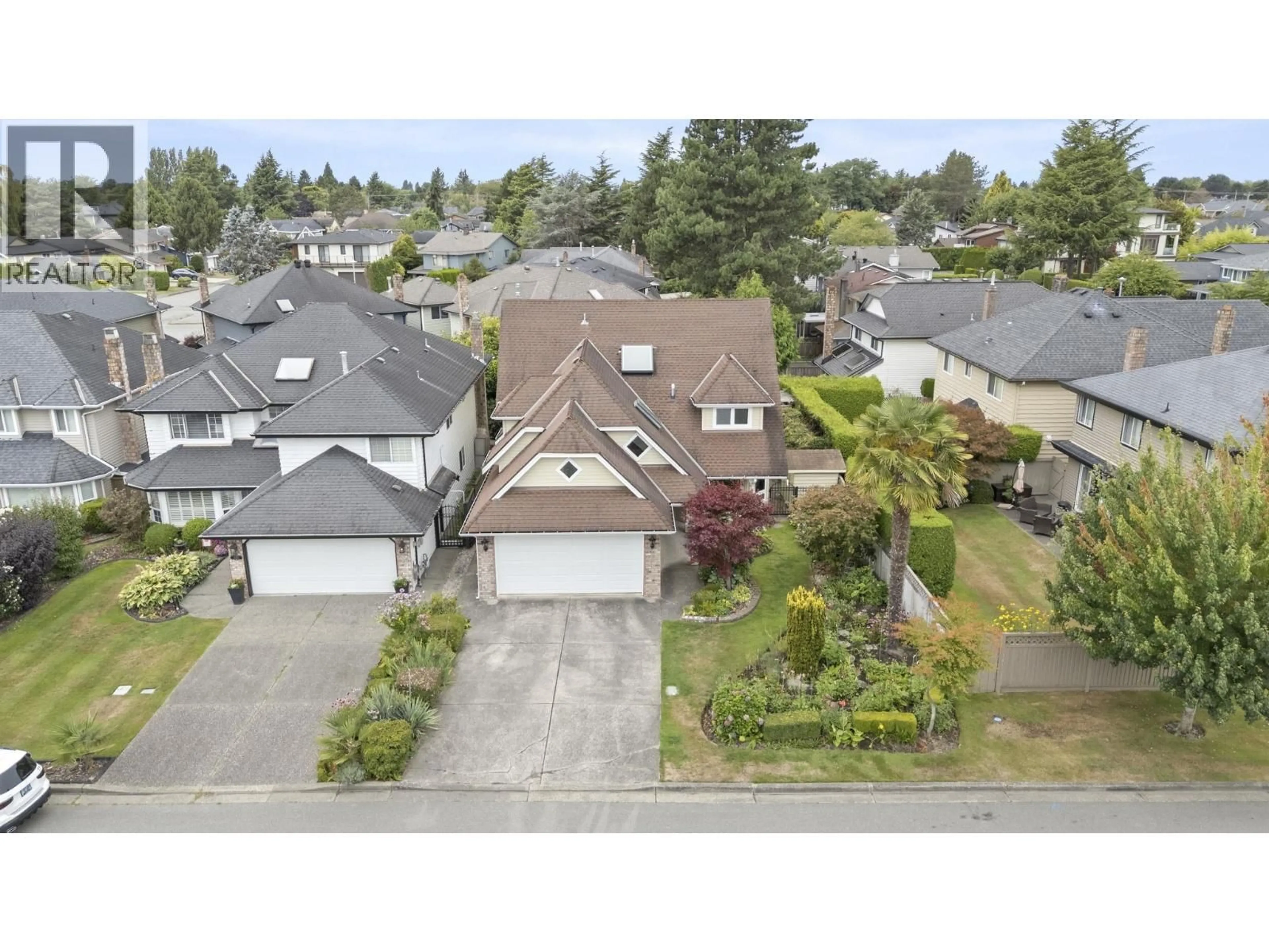 A pic from outside/outdoor area/front of a property/back of a property/a pic from drone, street for 10131 HOLLYWELL DRIVE, Richmond British Columbia V7E5C7