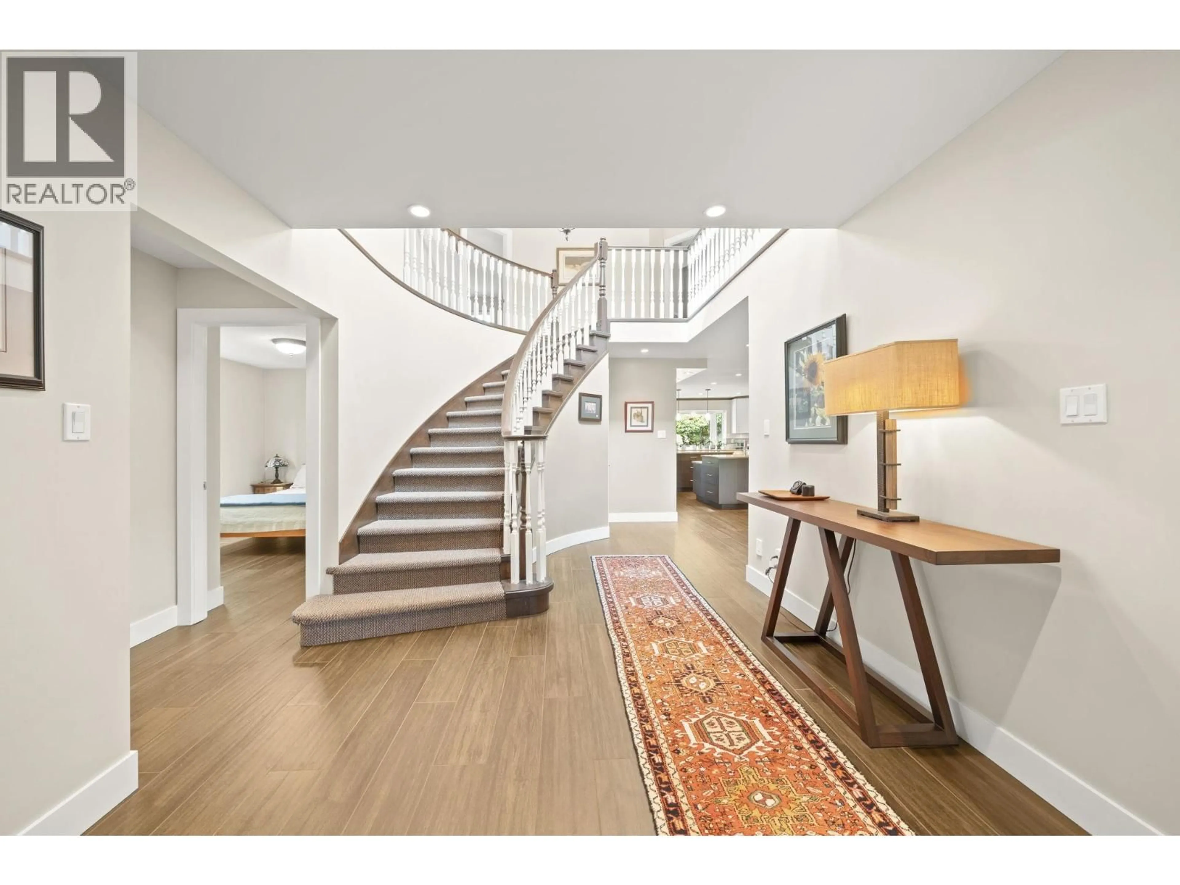 Indoor entryway for 10131 HOLLYWELL DRIVE, Richmond British Columbia V7E5C7