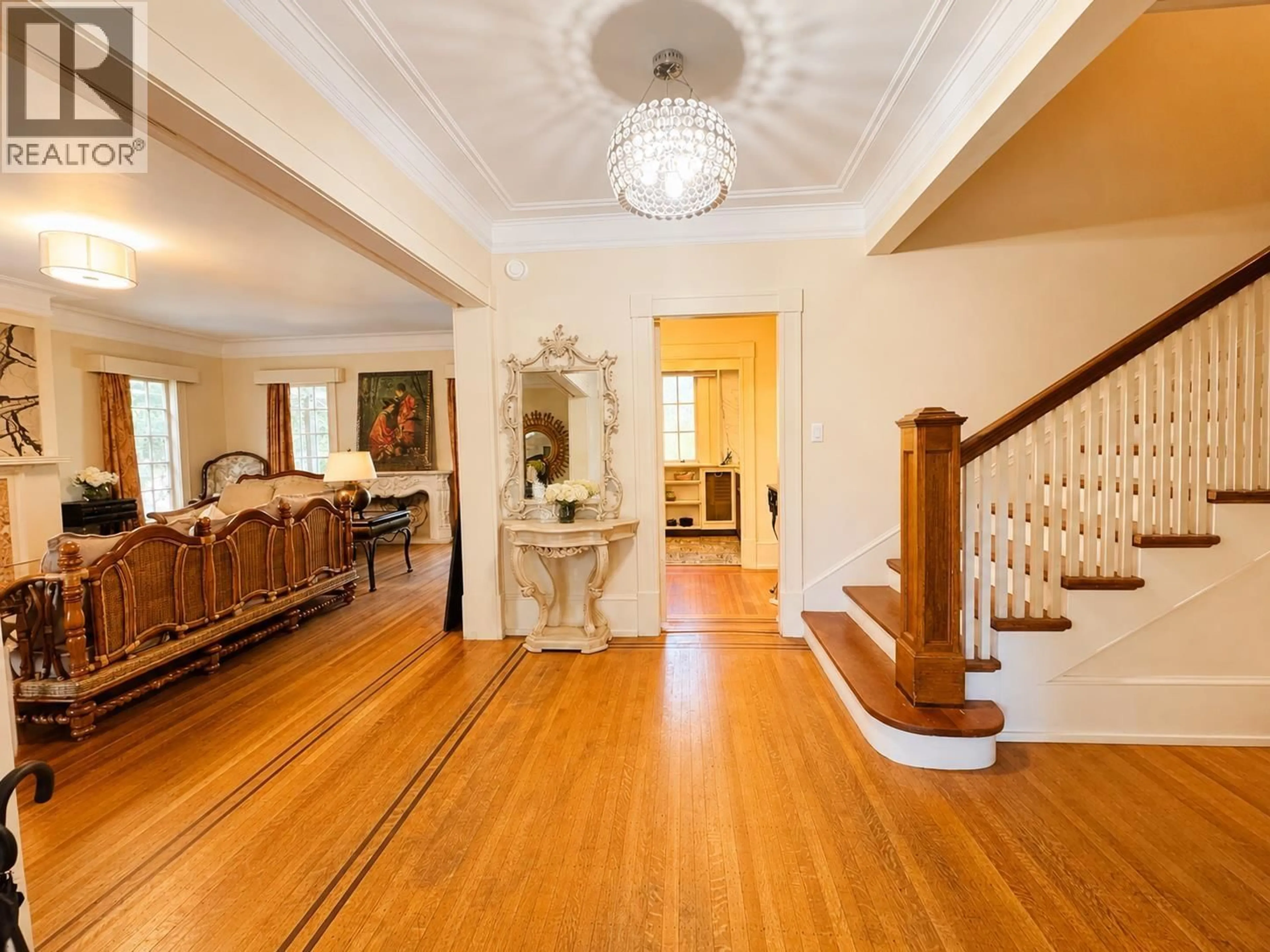 Indoor foyer for 4625 CONNAUGHT DRIVE, Vancouver British Columbia V6J4E3