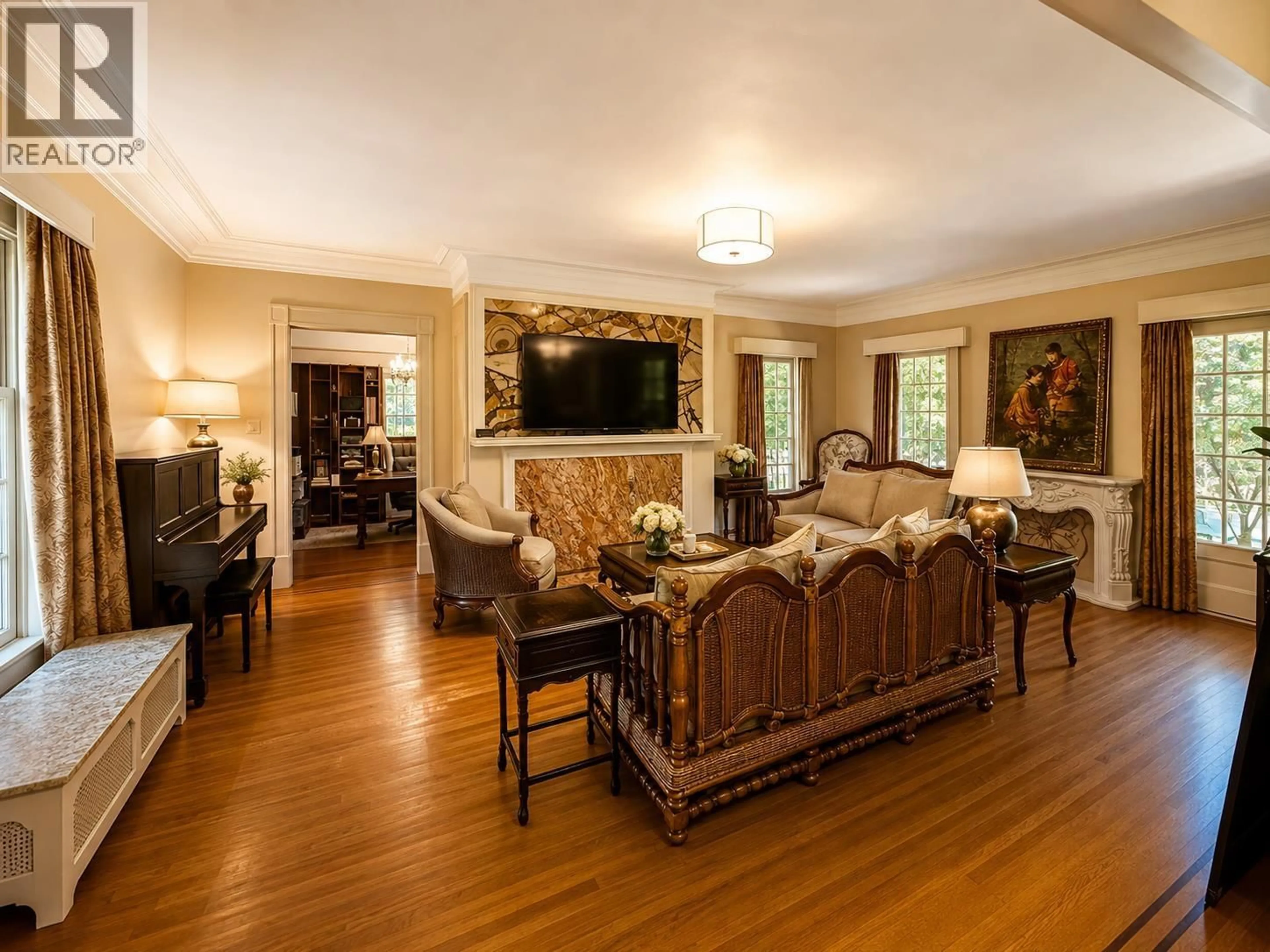 Living room with furniture, wood/laminate floor for 4625 CONNAUGHT DRIVE, Vancouver British Columbia V6J4E3