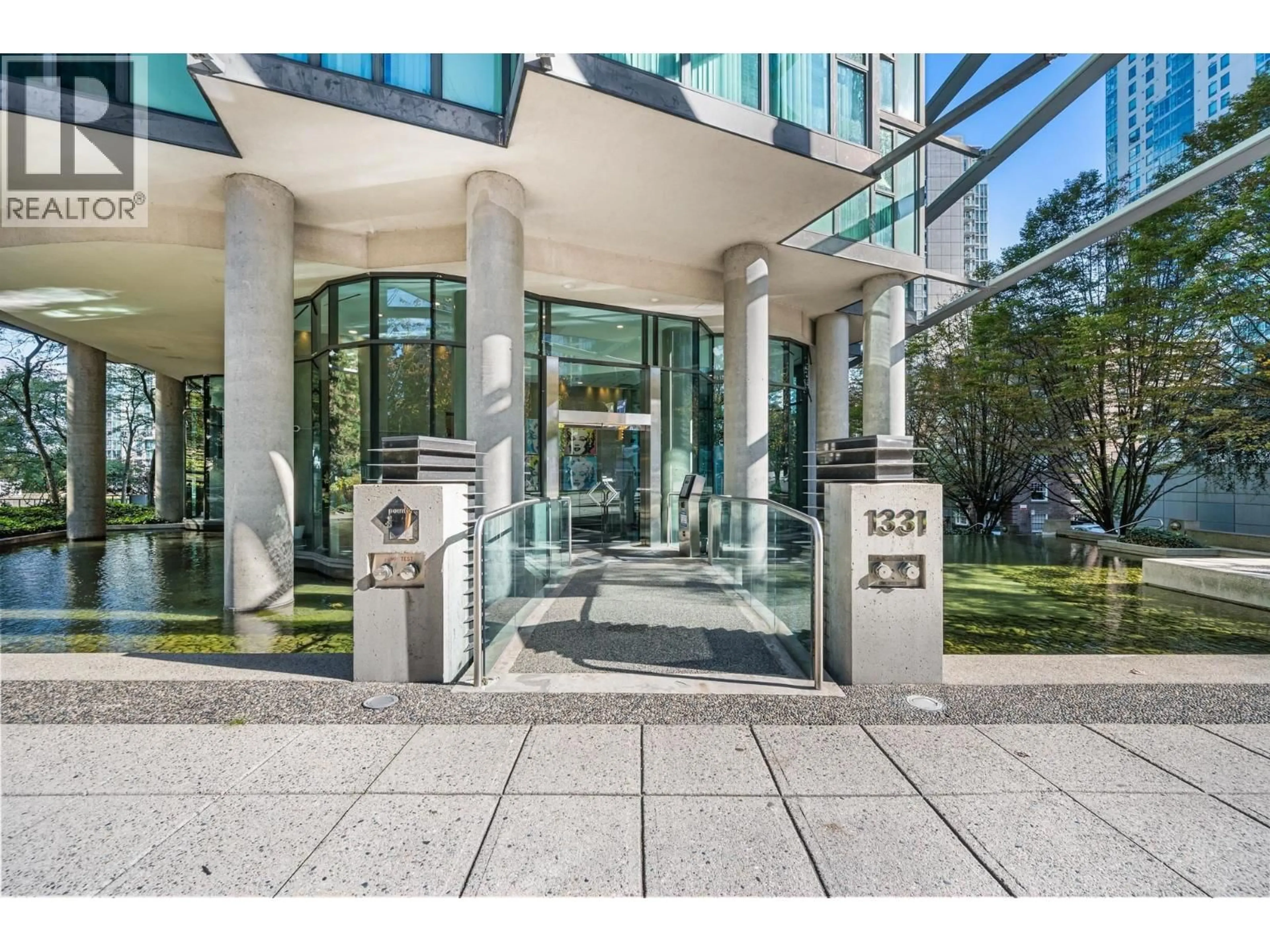 Indoor foyer for 2509 - 1331 GEORGIA STREET, Vancouver British Columbia V6E4P1