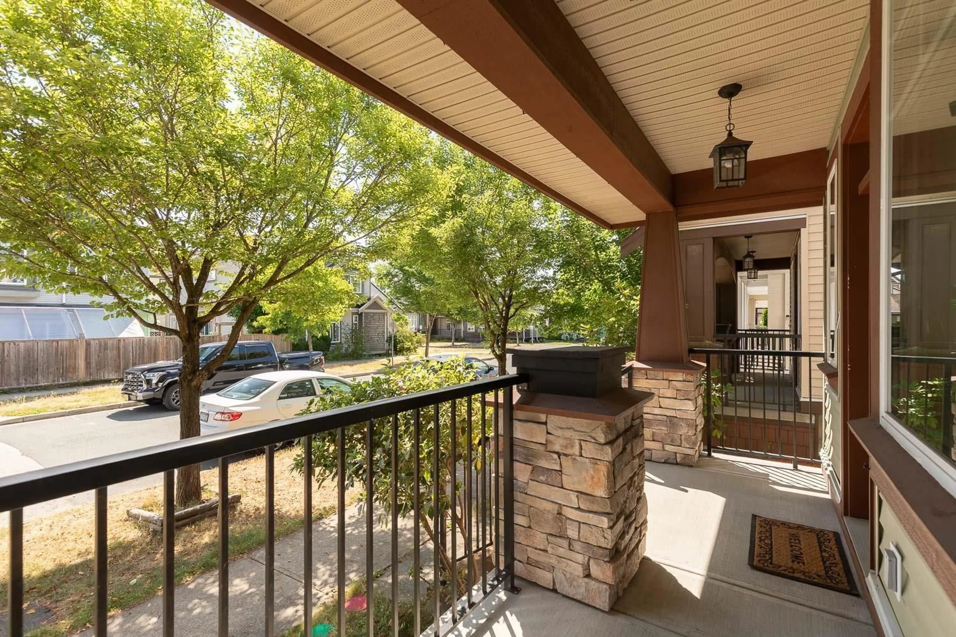 Patio, street for 7273 192A STREET, Surrey British Columbia V4N5Y3