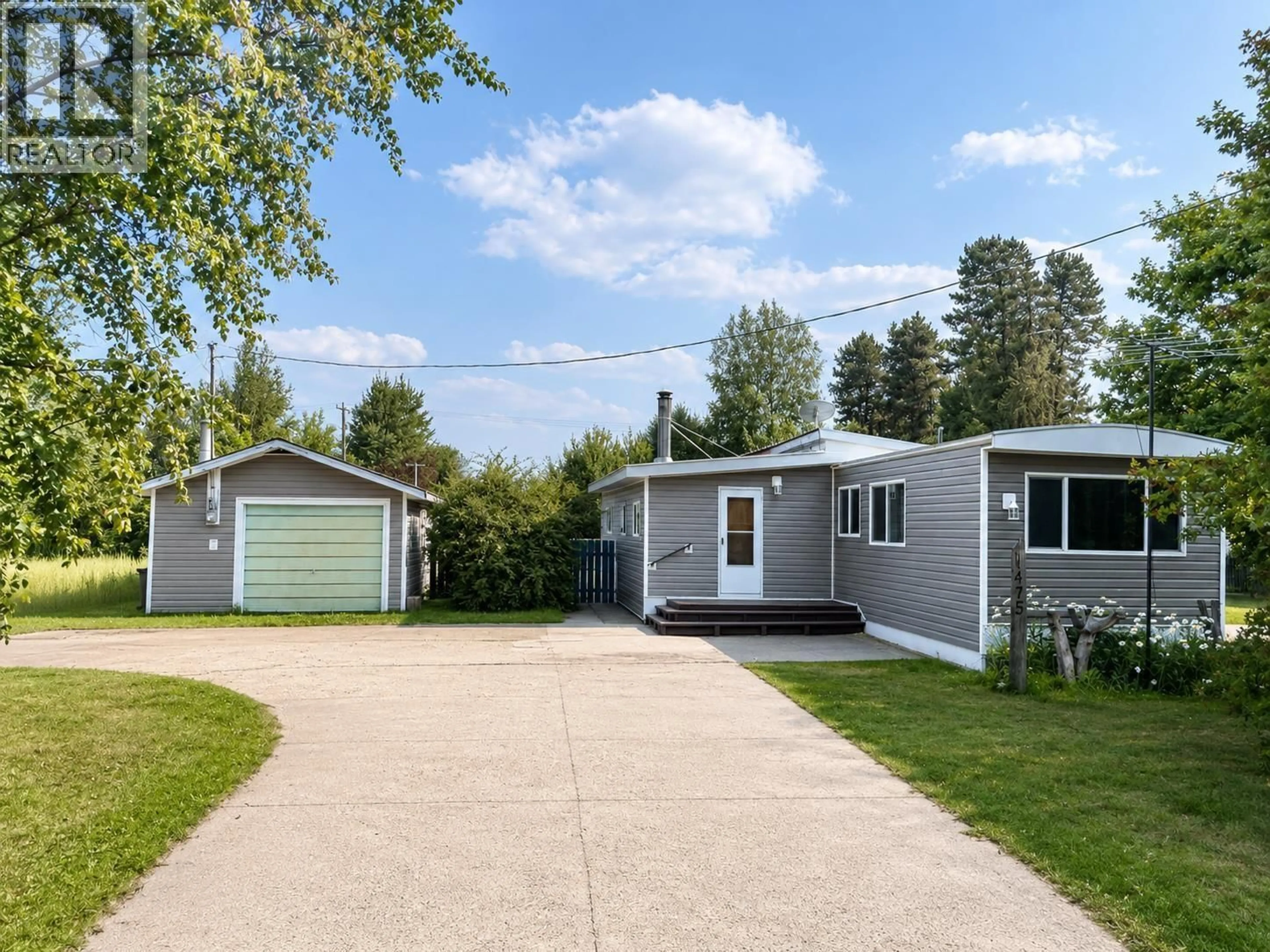 Home with vinyl exterior material, street for 1475 6TH AVENUE, Valemount British Columbia V0E2Z0