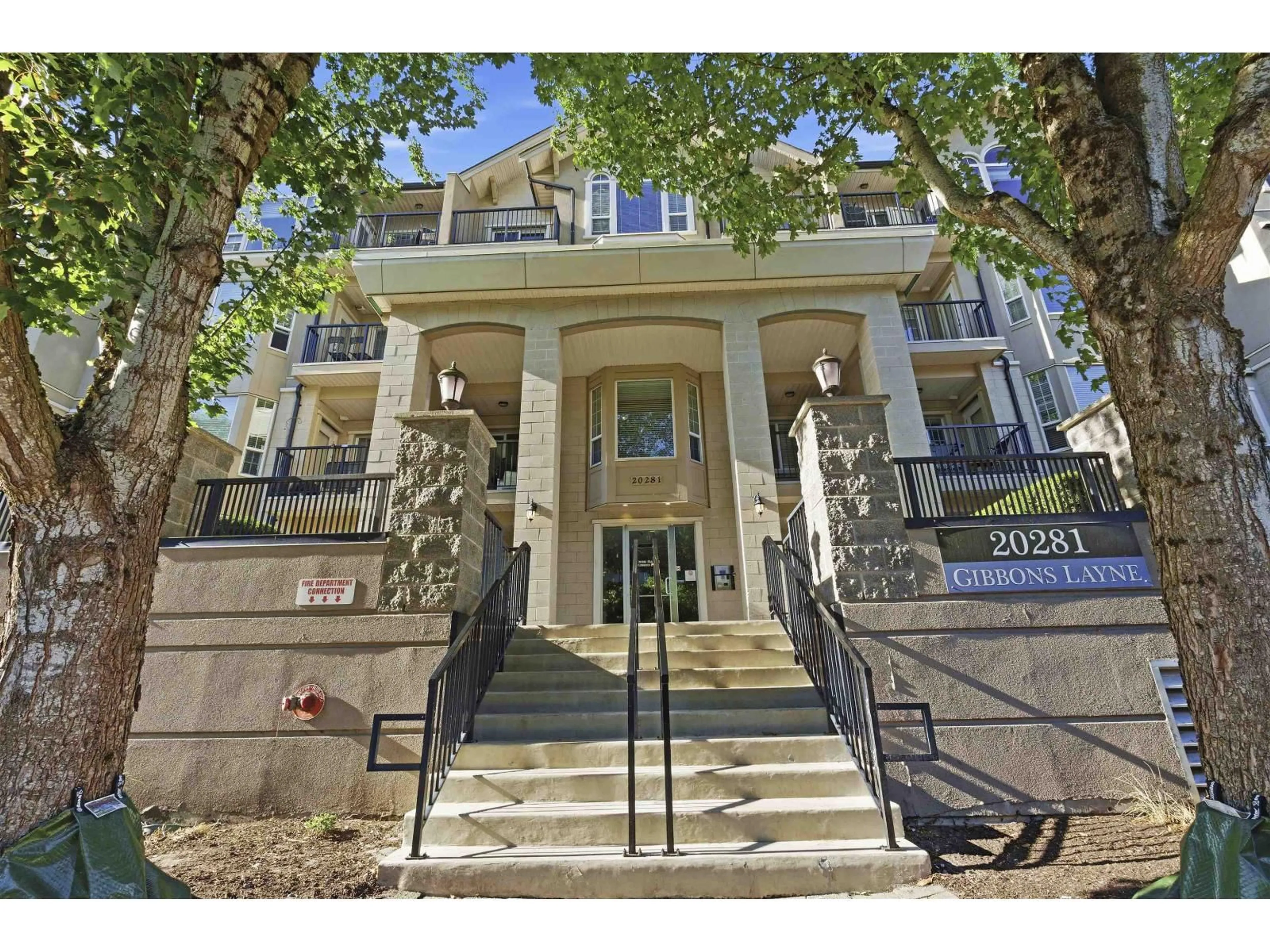 Indoor foyer for 401 - 20281 53A AVENUE, Langley British Columbia V3A3V6