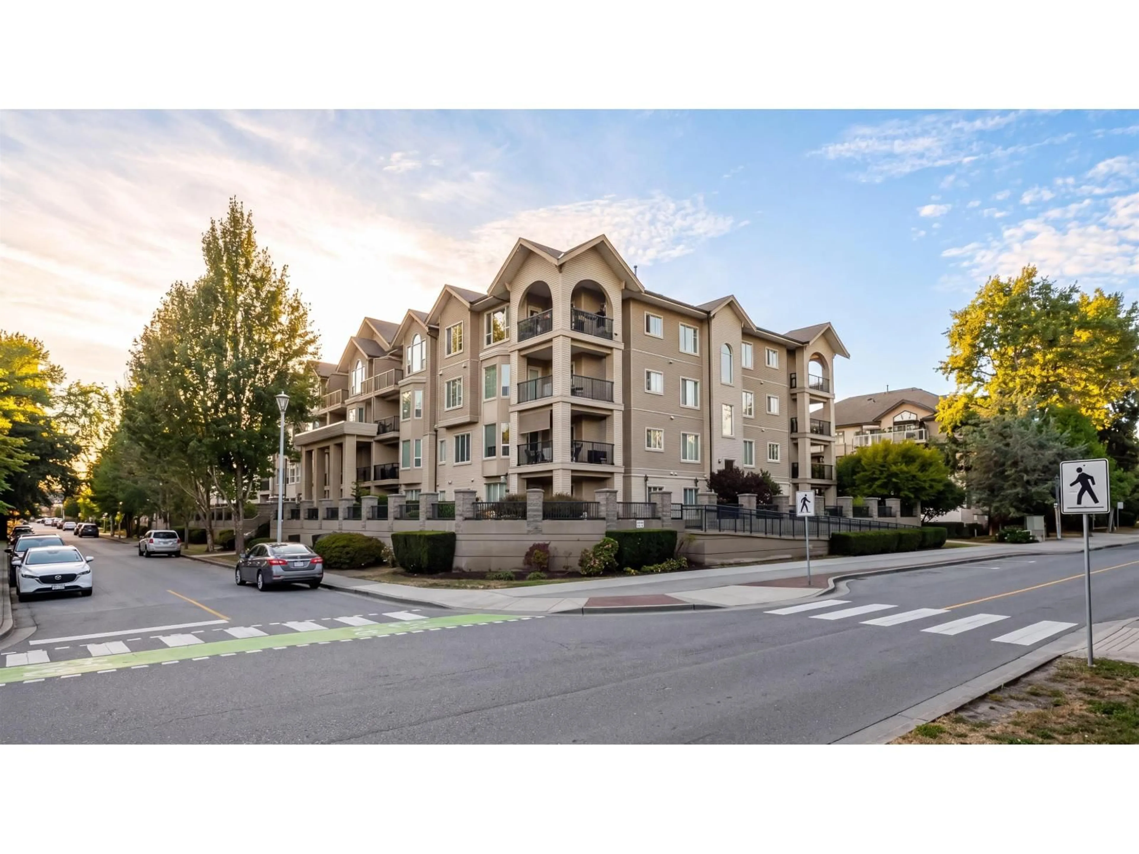 A pic from outside/outdoor area/front of a property/back of a property/a pic from drone, unknown for 401 - 20281 53A AVENUE, Langley British Columbia V3A3V6