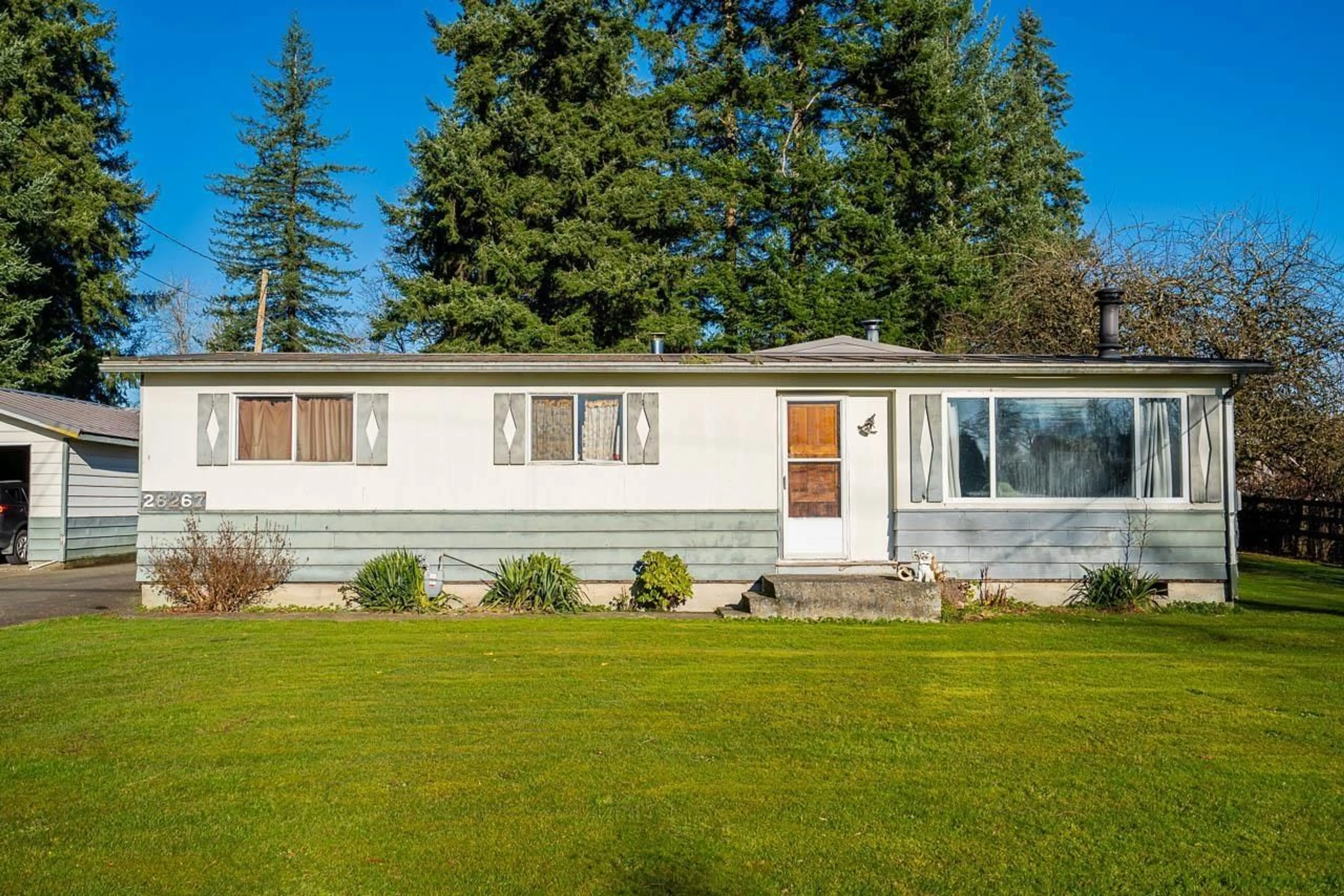 Home with vinyl exterior material, unknown for 26267 64 AVENUE, Langley British Columbia V4W1M3