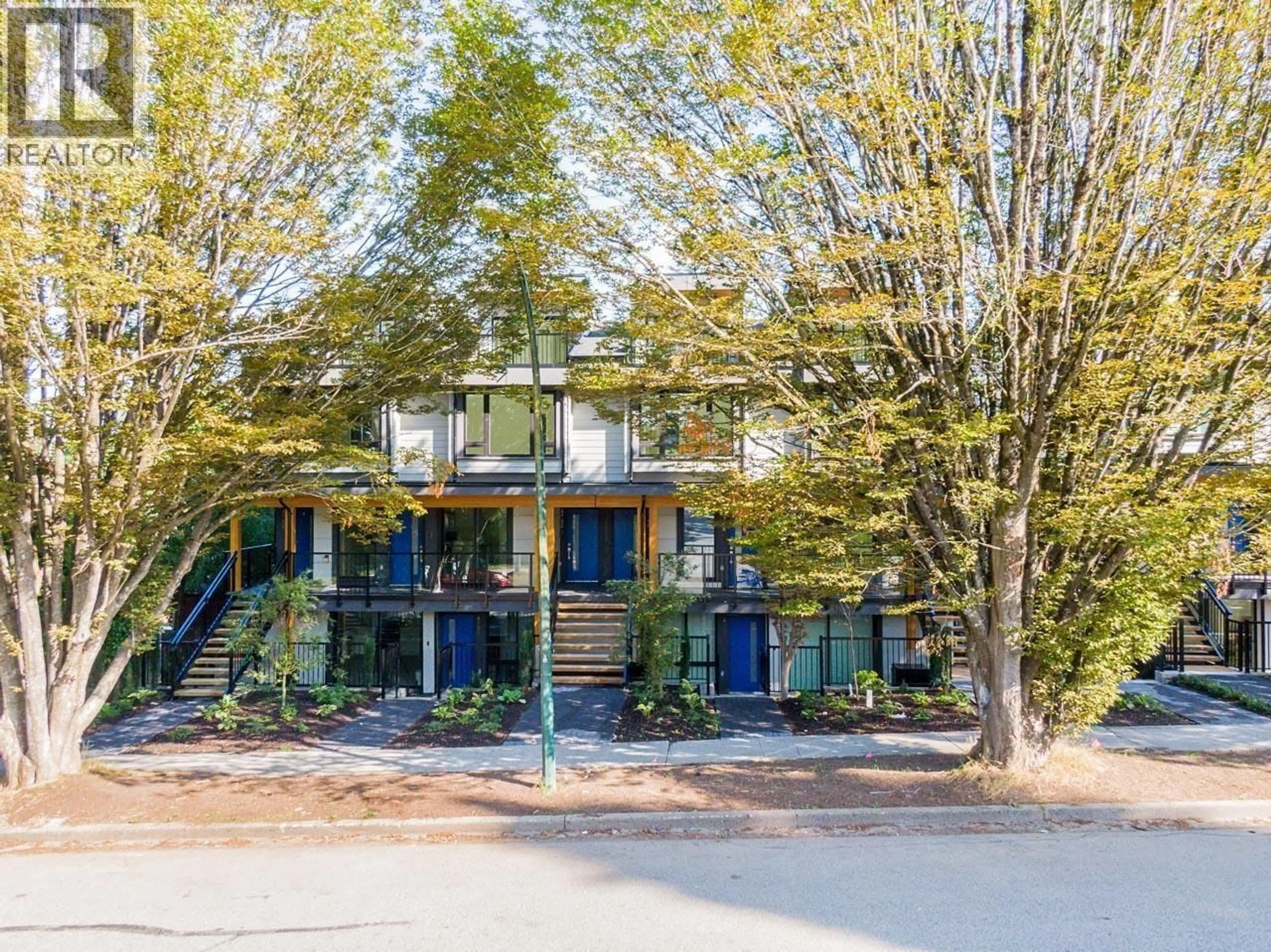 A pic from outside/outdoor area/front of a property/back of a property/a pic from drone, street for 4728 DUCHESS STREET, Vancouver British Columbia V5R0K3
