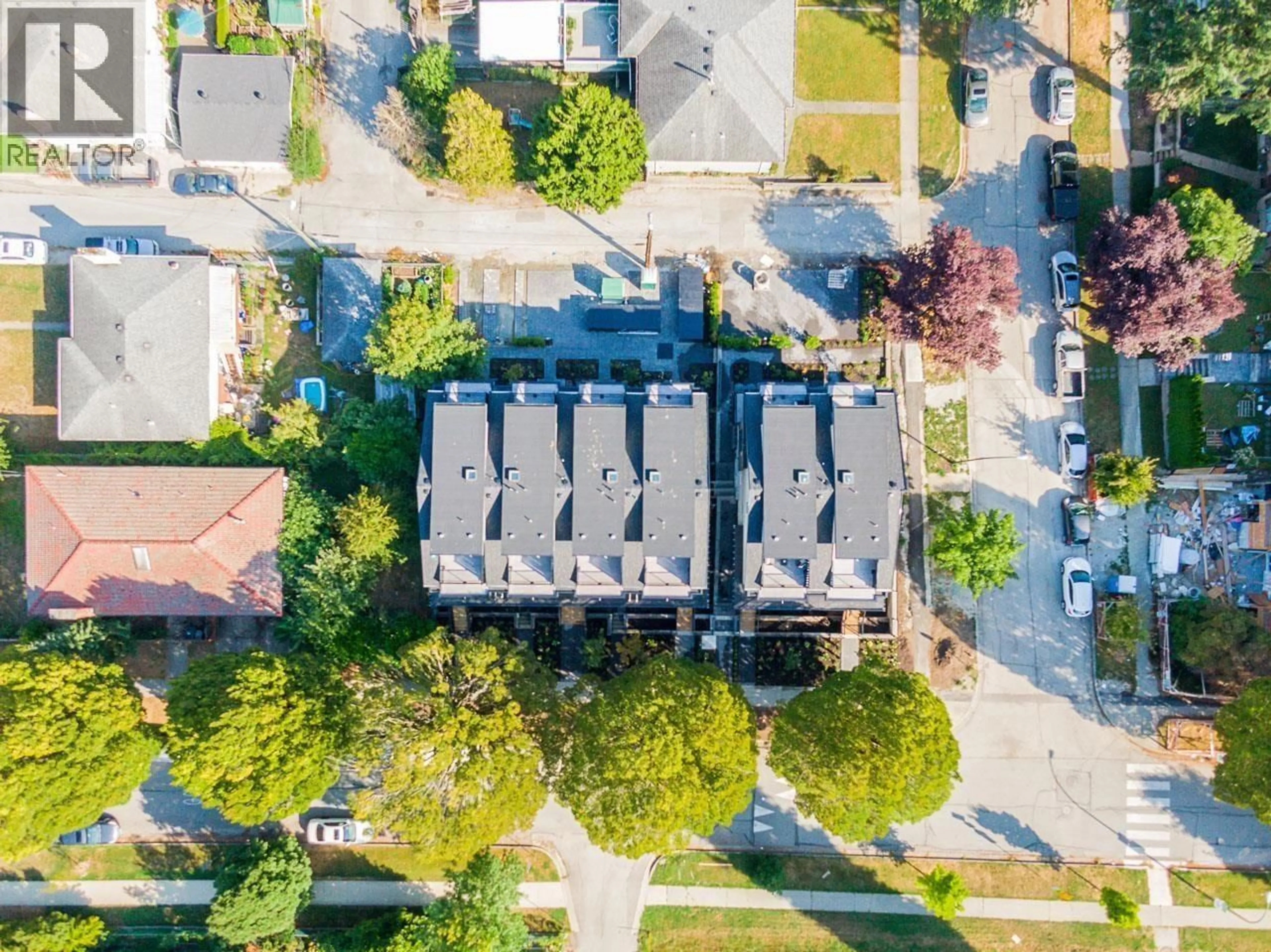 A pic from outside/outdoor area/front of a property/back of a property/a pic from drone, street for 4728 DUCHESS STREET, Vancouver British Columbia V5R0K3