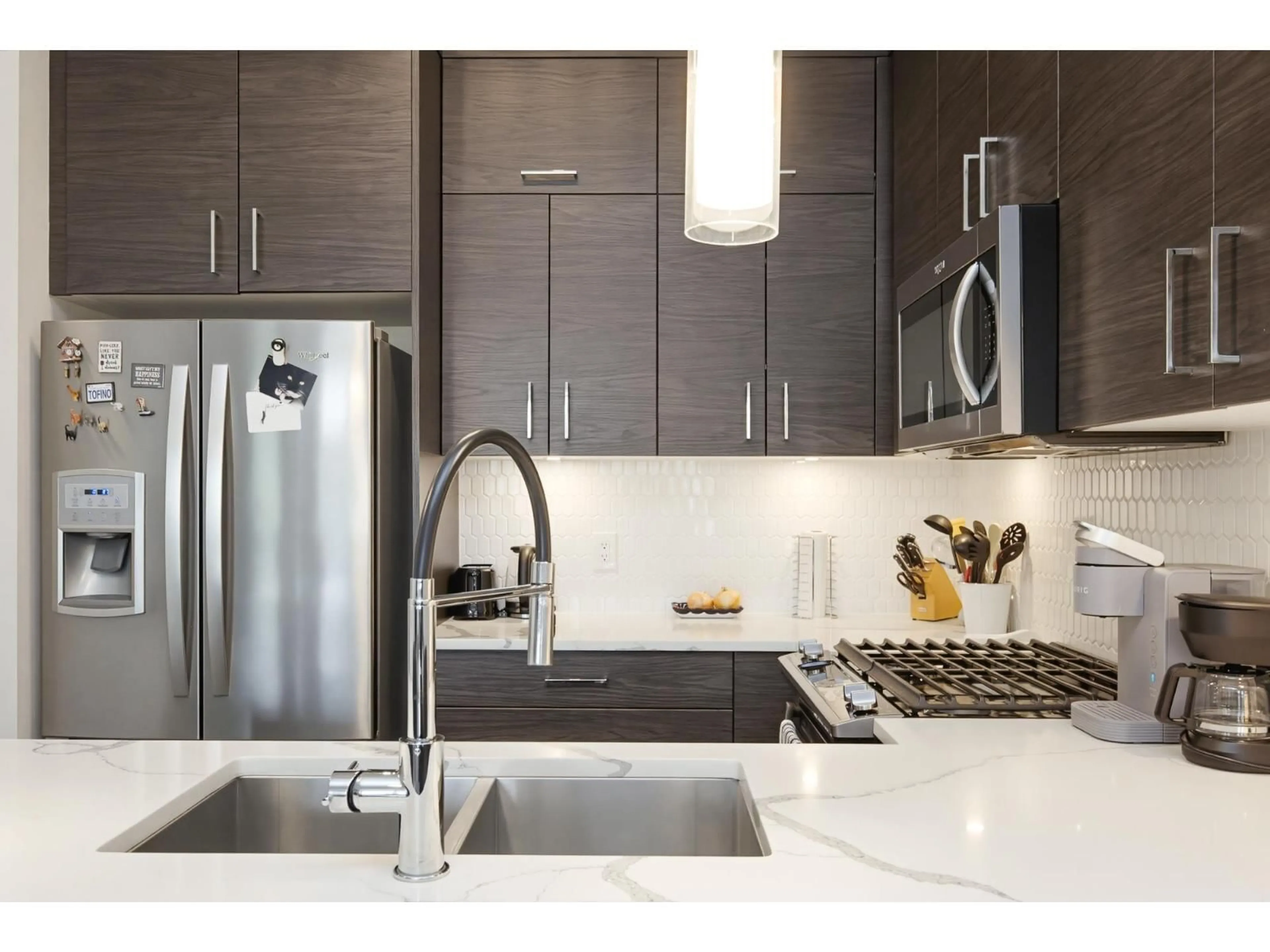 Contemporary kitchen, unknown for 210 - 2120 GLADWIN ROAD, Abbotsford British Columbia V2S0L7