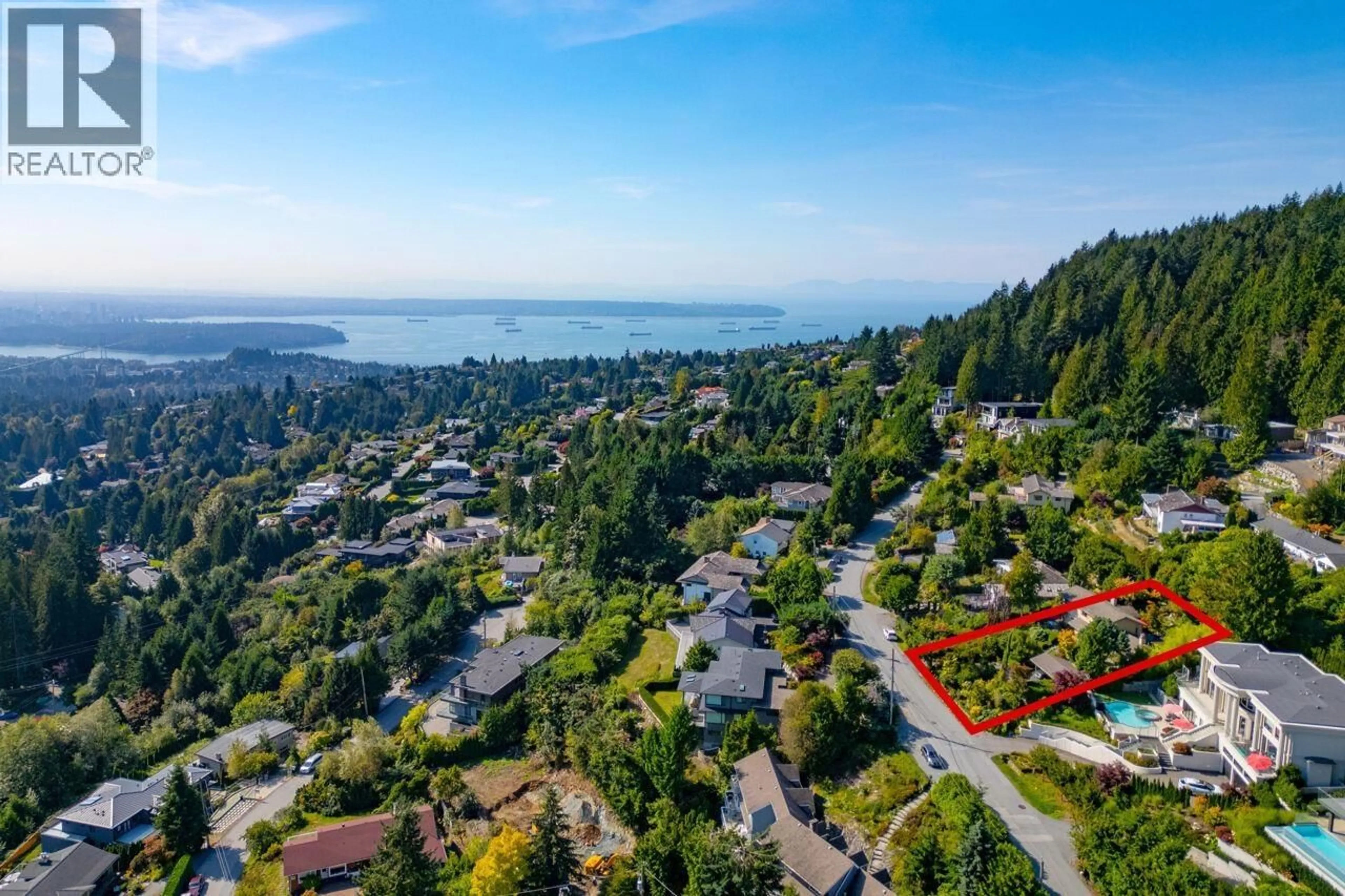 A pic from outside/outdoor area/front of a property/back of a property/a pic from drone, water/lake/river/ocean view for 560 CRAIGMOHR DRIVE, West Vancouver British Columbia V7S1W9