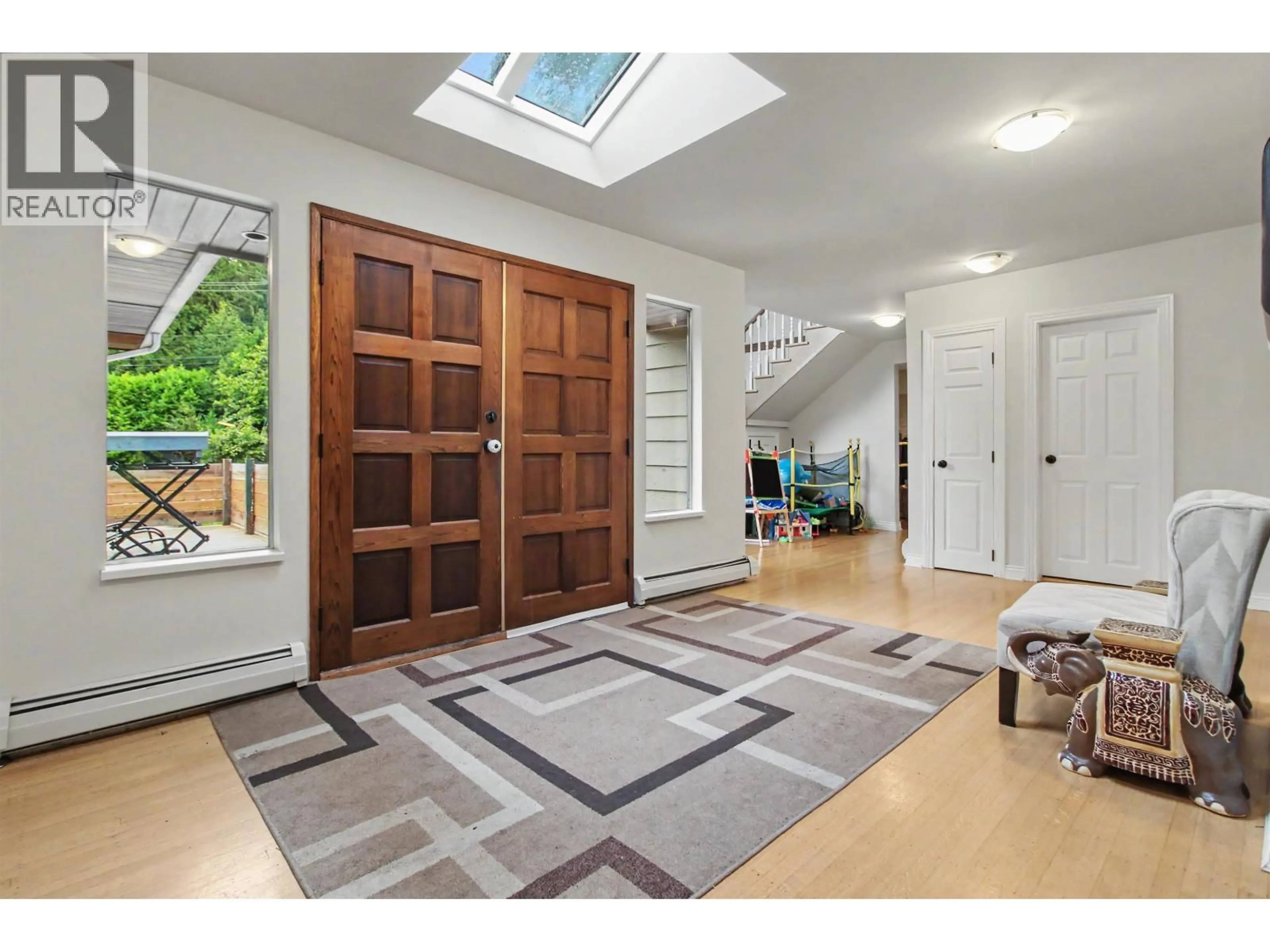 Indoor entryway for 4321 KEITH ROAD, West Vancouver British Columbia V7W2L9