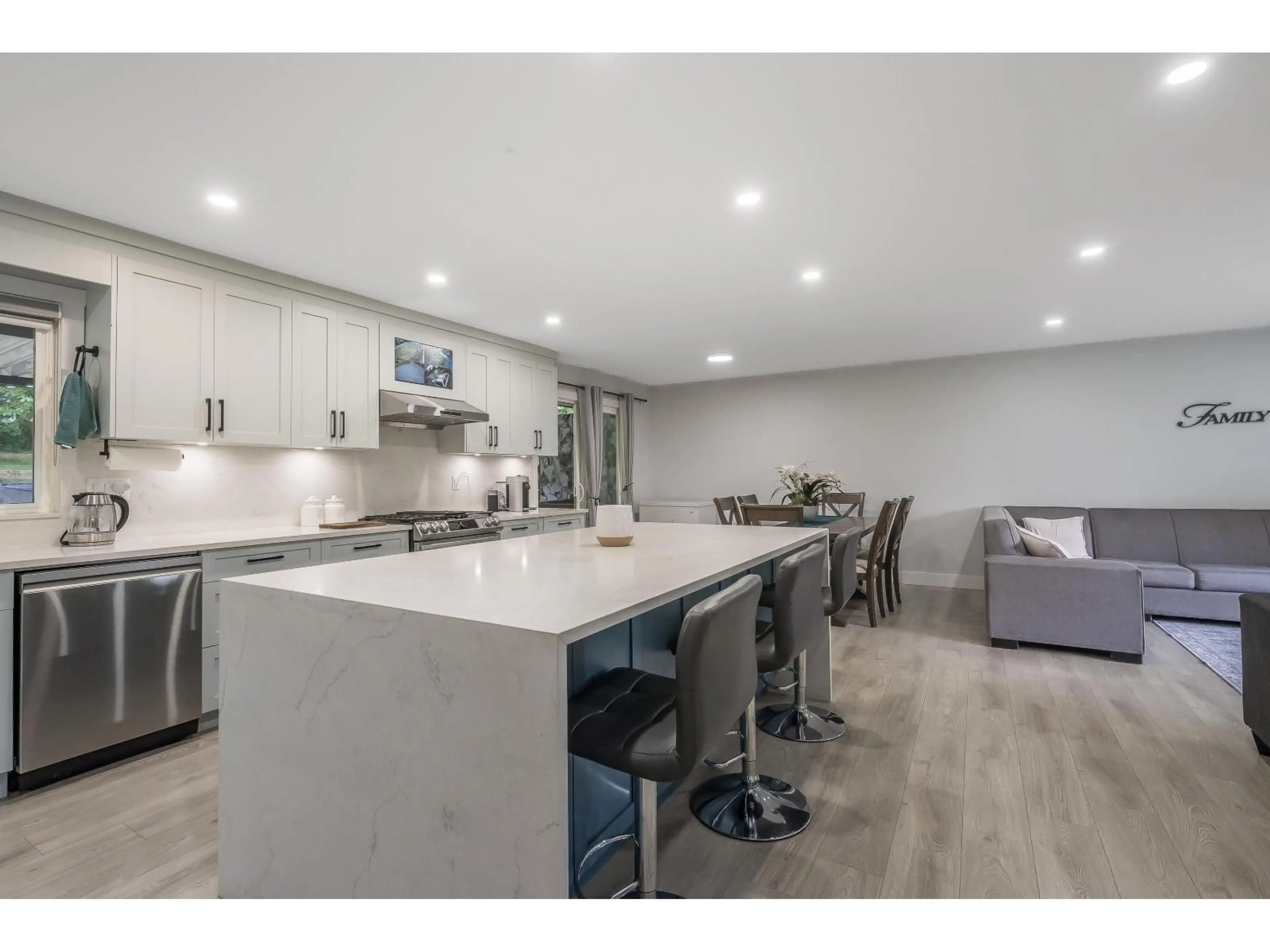 Open concept kitchen, unknown for 27437 12B AVENUE, Langley British Columbia V4W2P7