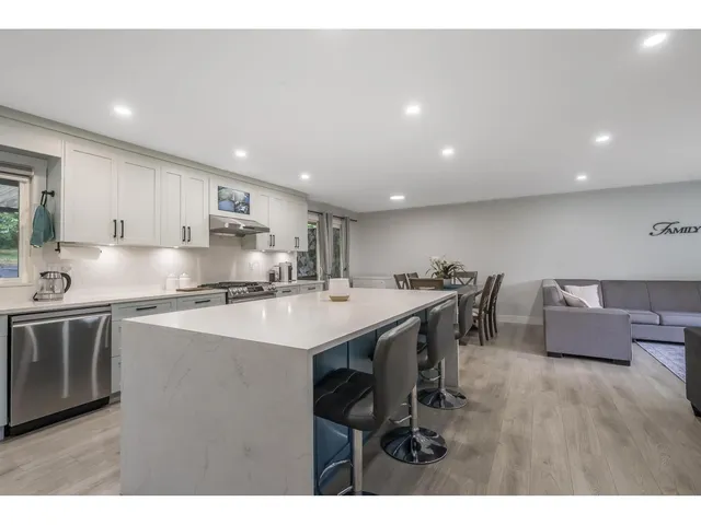 27437 12B AVENUE, Langley 3
