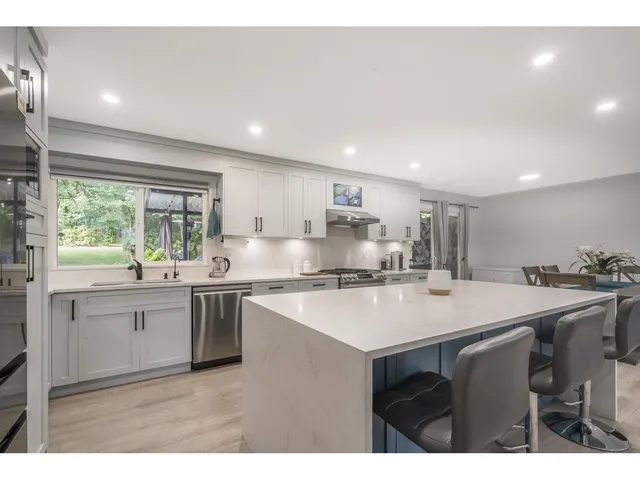 27437 12B AVENUE, Langley 5