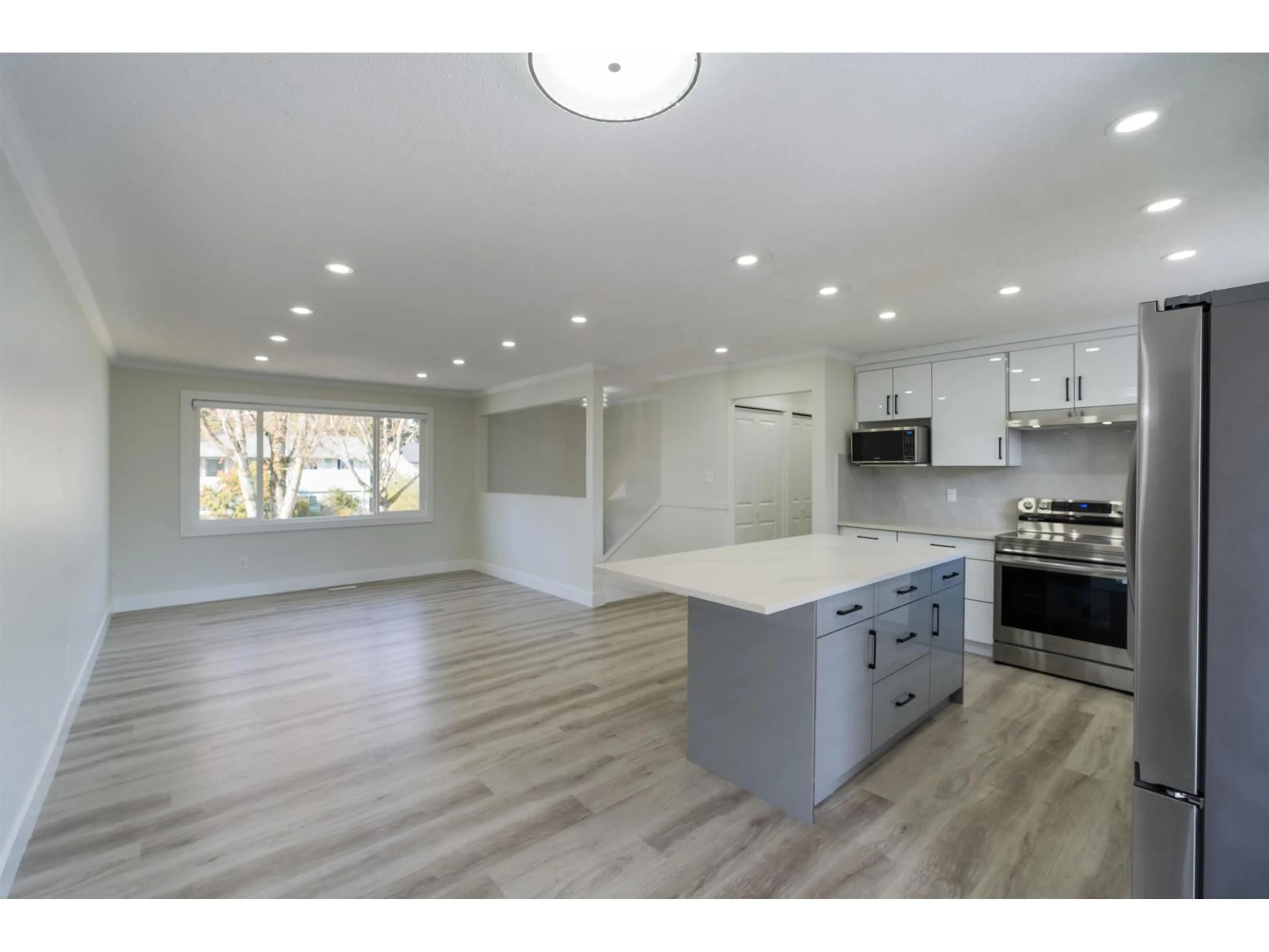 Open concept kitchen, unknown for 17396 62A AVENUE, Surrey British Columbia V3S5J1