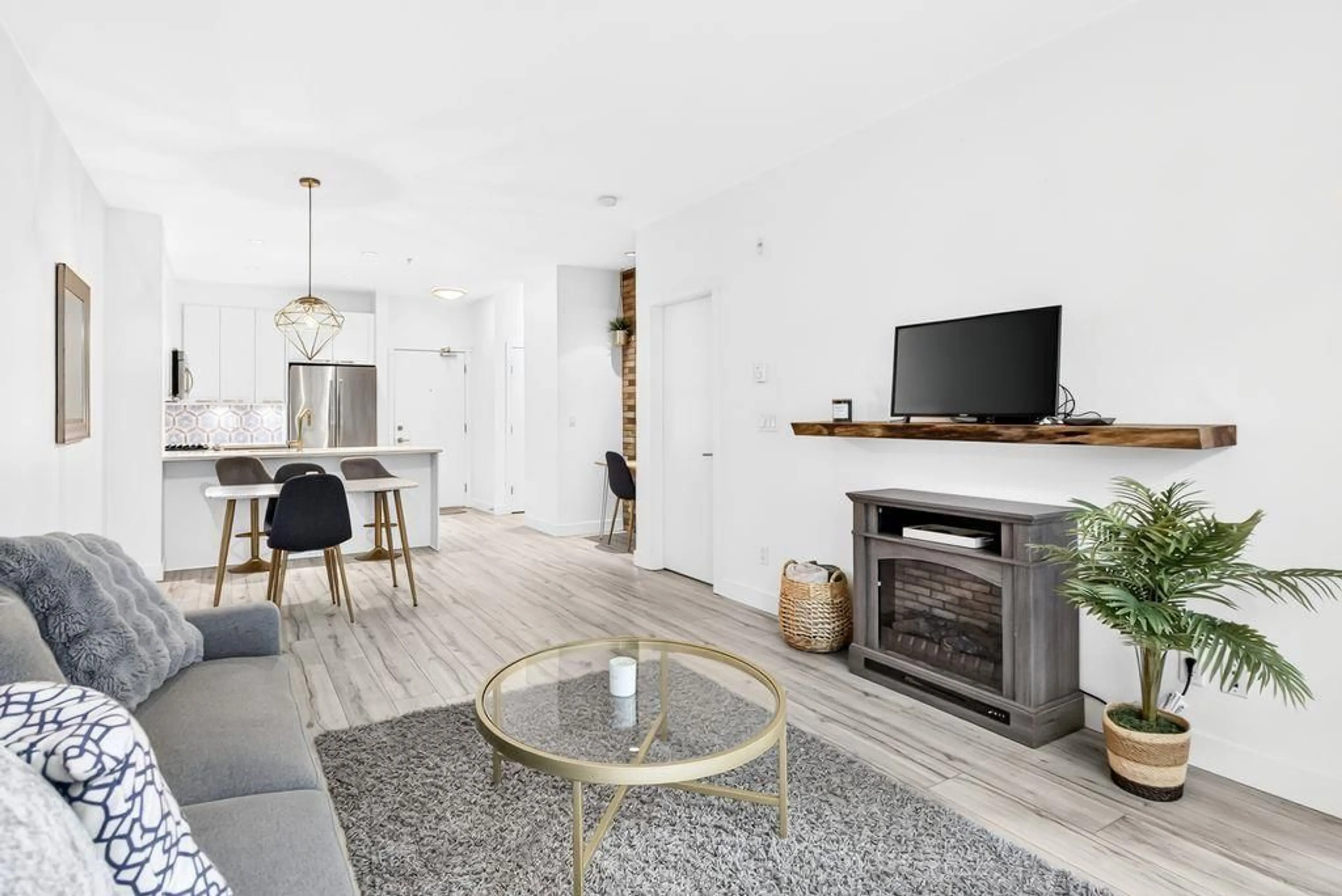 Living room with furniture, unknown for 106 - 15188 29A AVENUE, Surrey British Columbia V4P1H1