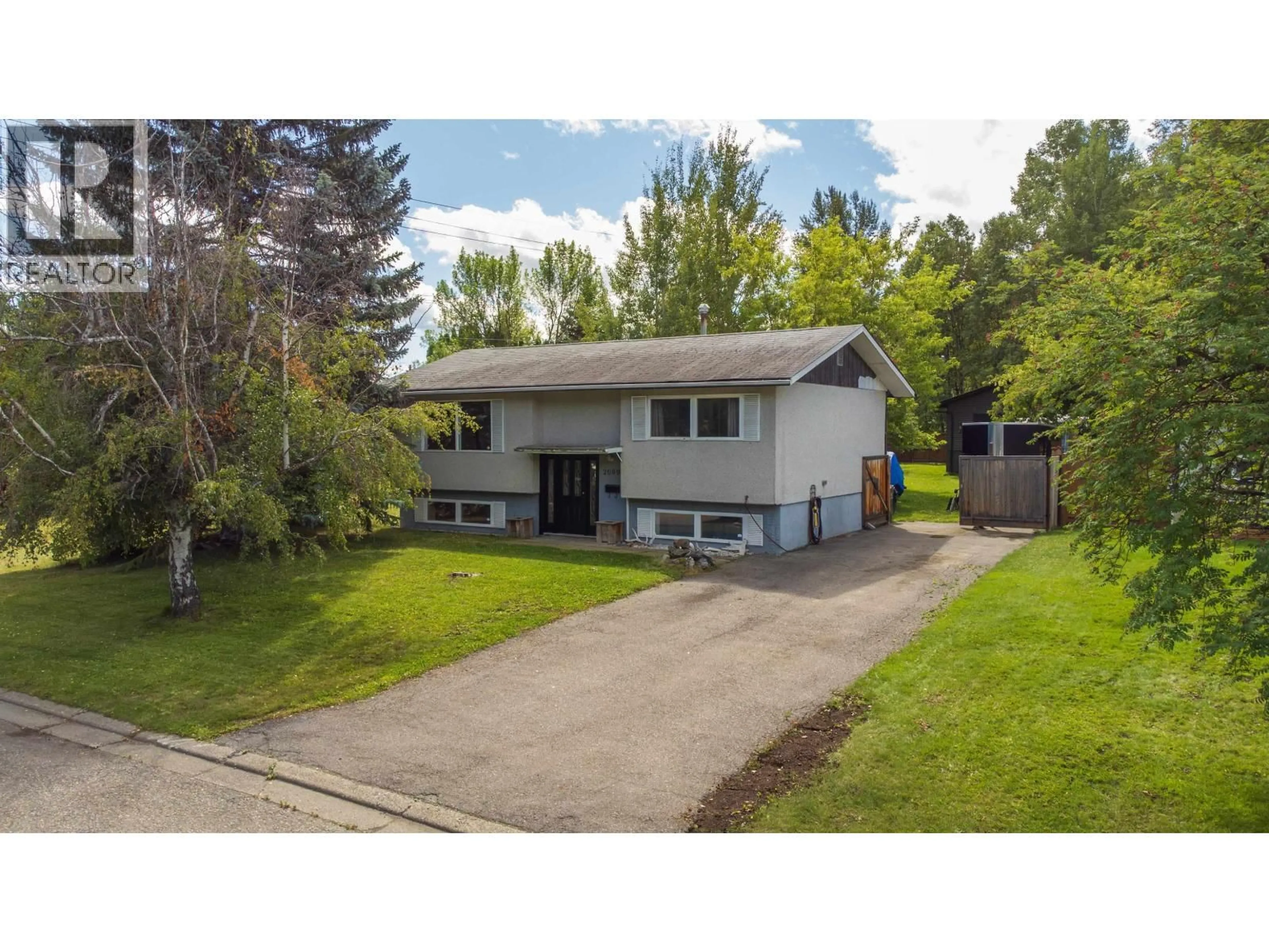 A pic from outside/outdoor area/front of a property/back of a property/a pic from drone, street for 2099 MACDONALD AVENUE, Prince George British Columbia V2L4G5