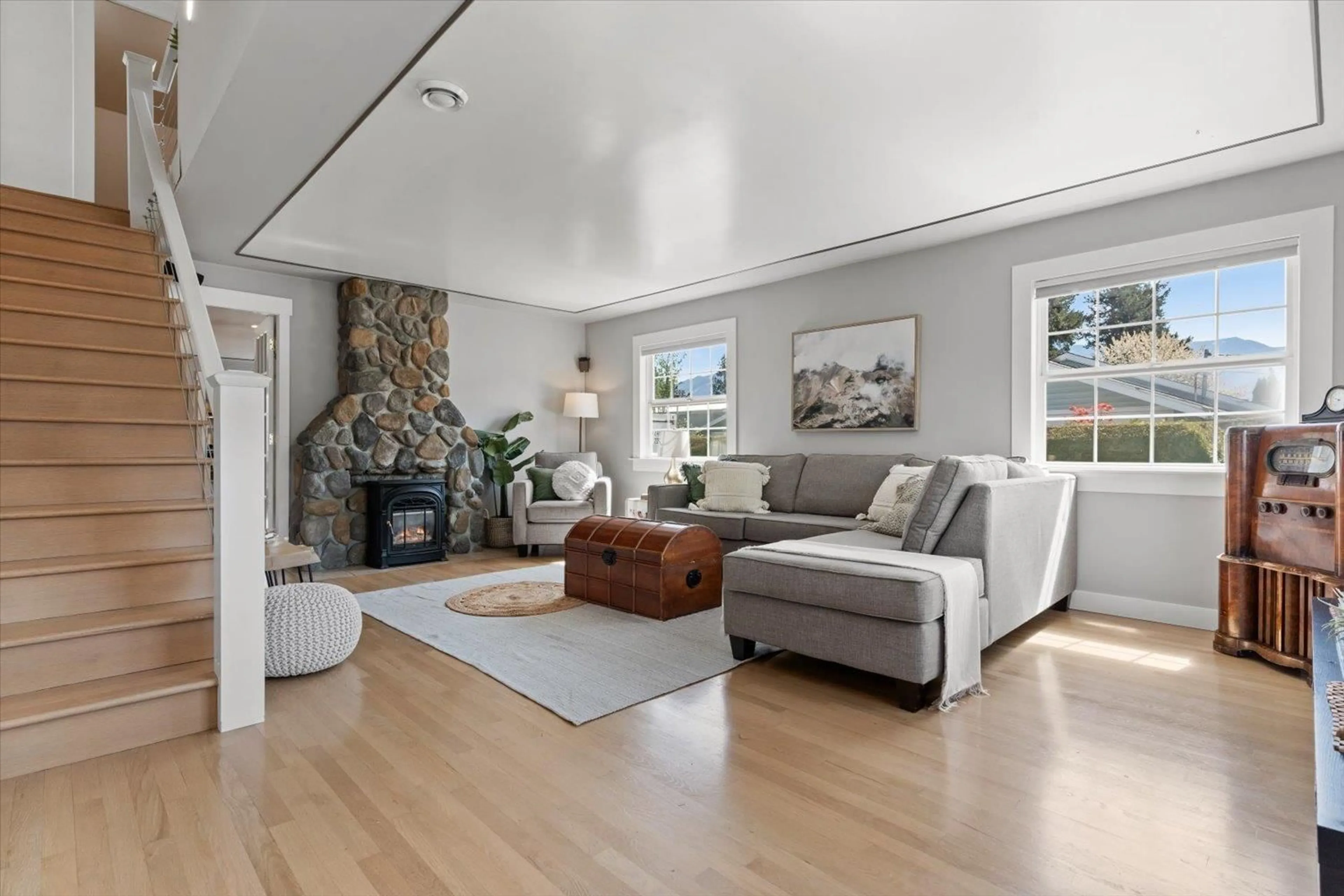 Living room with furniture, unknown for 6464 REID ROAD, Chilliwack British Columbia V2R1T9