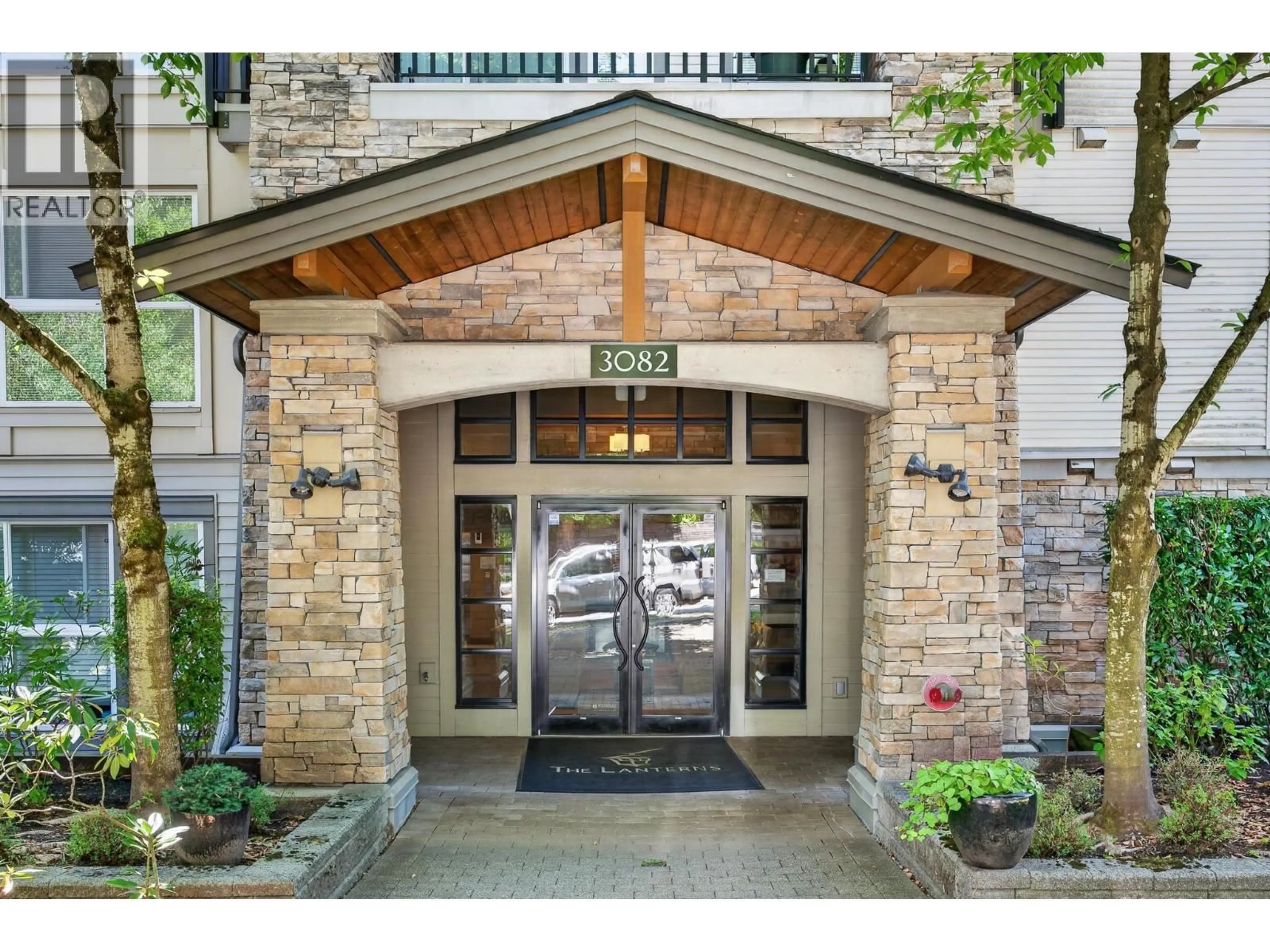 Indoor entryway for 307 - 3082 DAYANEE SPRINGS BOULEVARD, Coquitlam British Columbia V3E0A3