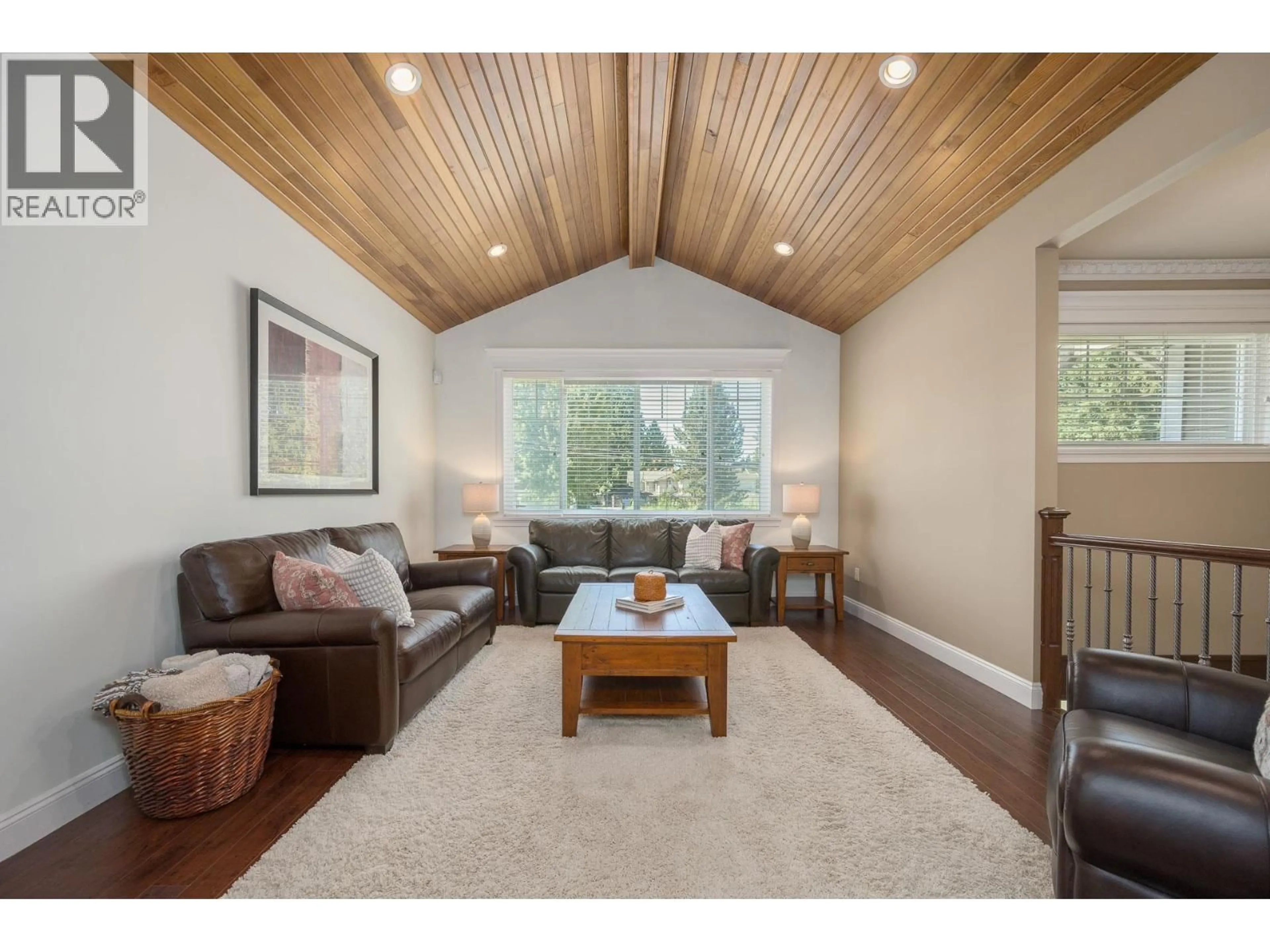 Living room with furniture, wood/laminate floor for 825 ROBINSON STREET, Coquitlam British Columbia V3J4G4