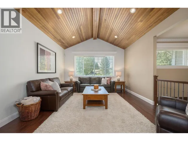 825 ROBINSON STREET, Coquitlam 2
