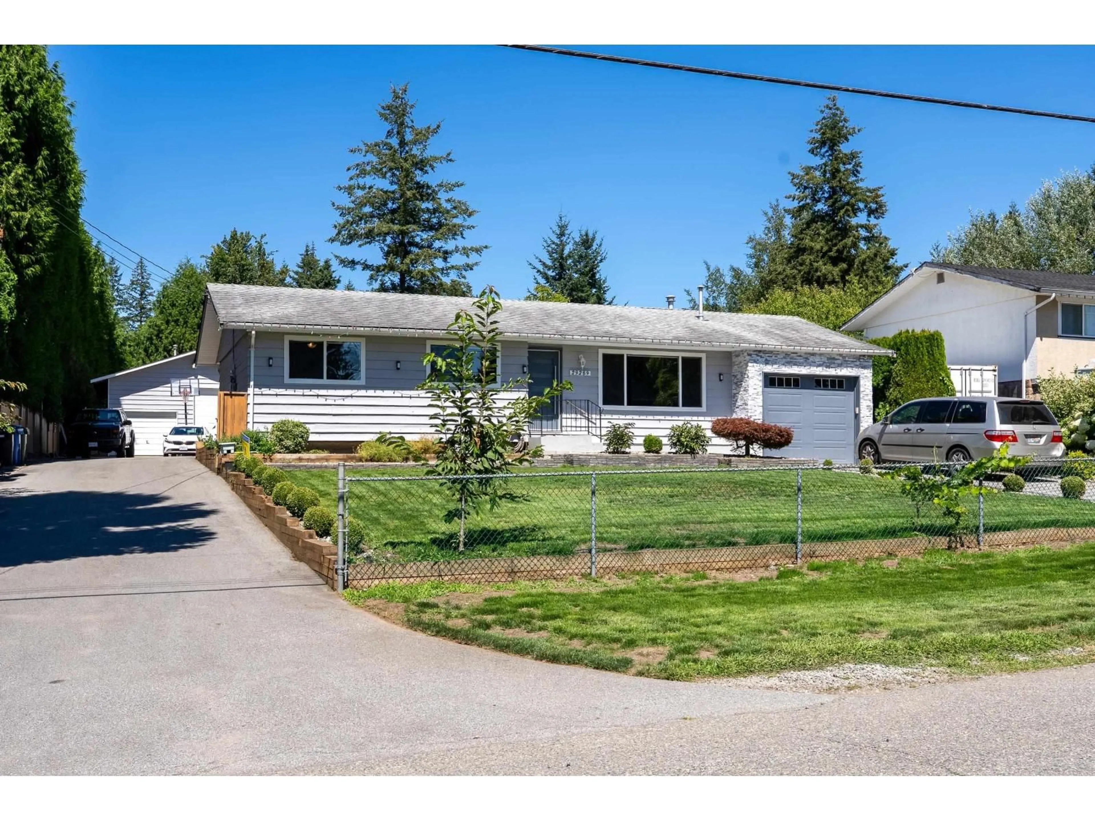 Home with vinyl exterior material, street for 29289 SUNVALLEY CRESCENT, Abbotsford British Columbia V4X1J1