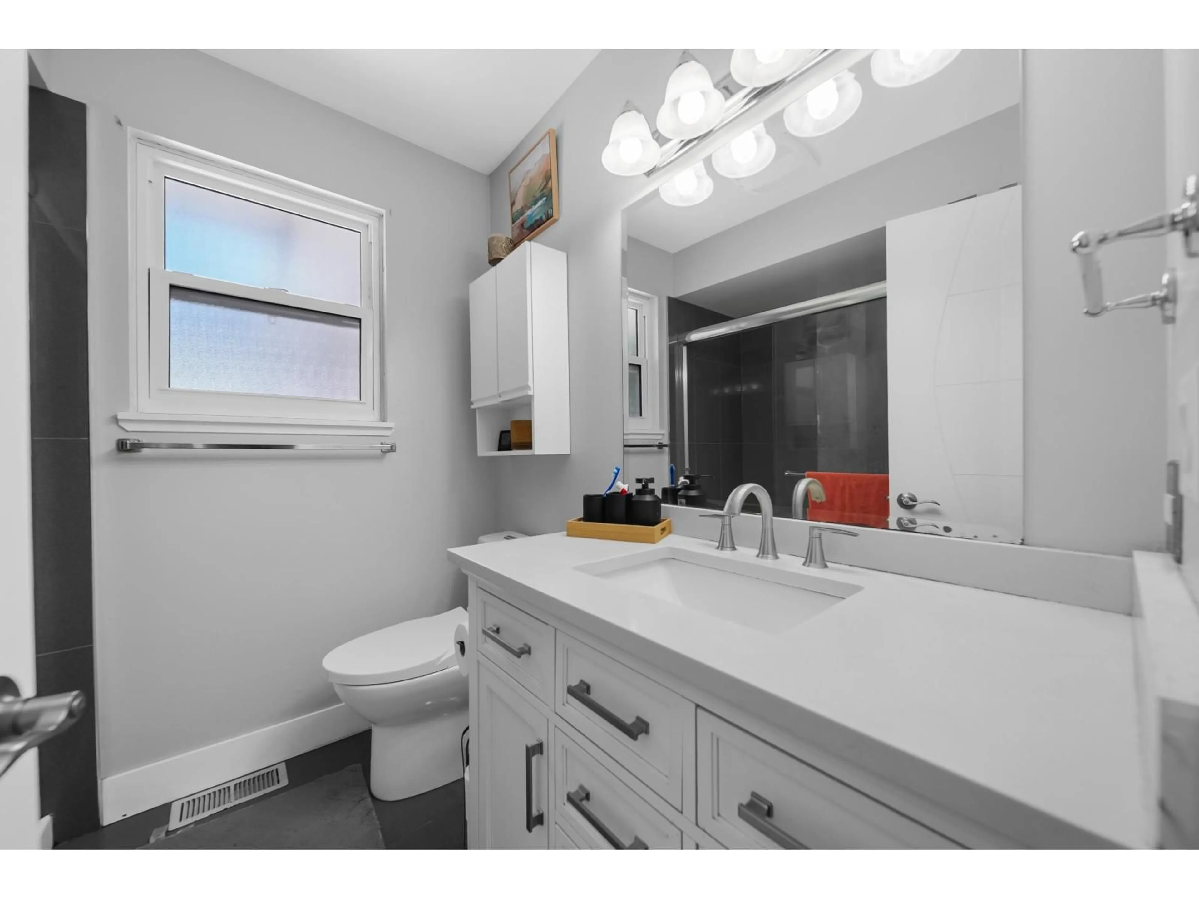 Standard bathroom, ceramic/tile floor for 29289 SUNVALLEY CRESCENT, Abbotsford British Columbia V4X1J1