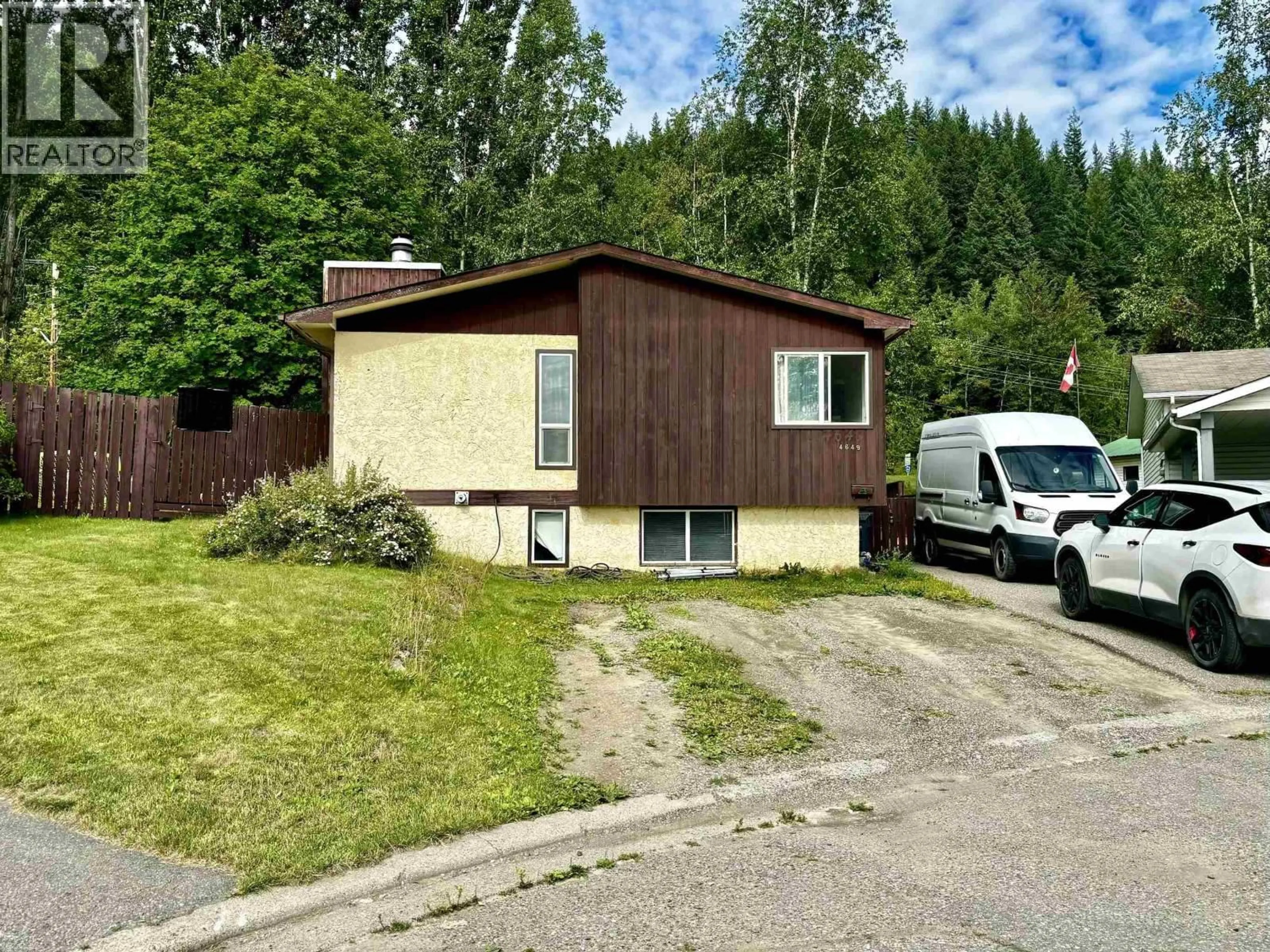 A pic from outside/outdoor area/front of a property/back of a property/a pic from drone, street for 4649 ROBSON AVENUE, Prince George British Columbia V2M5S6