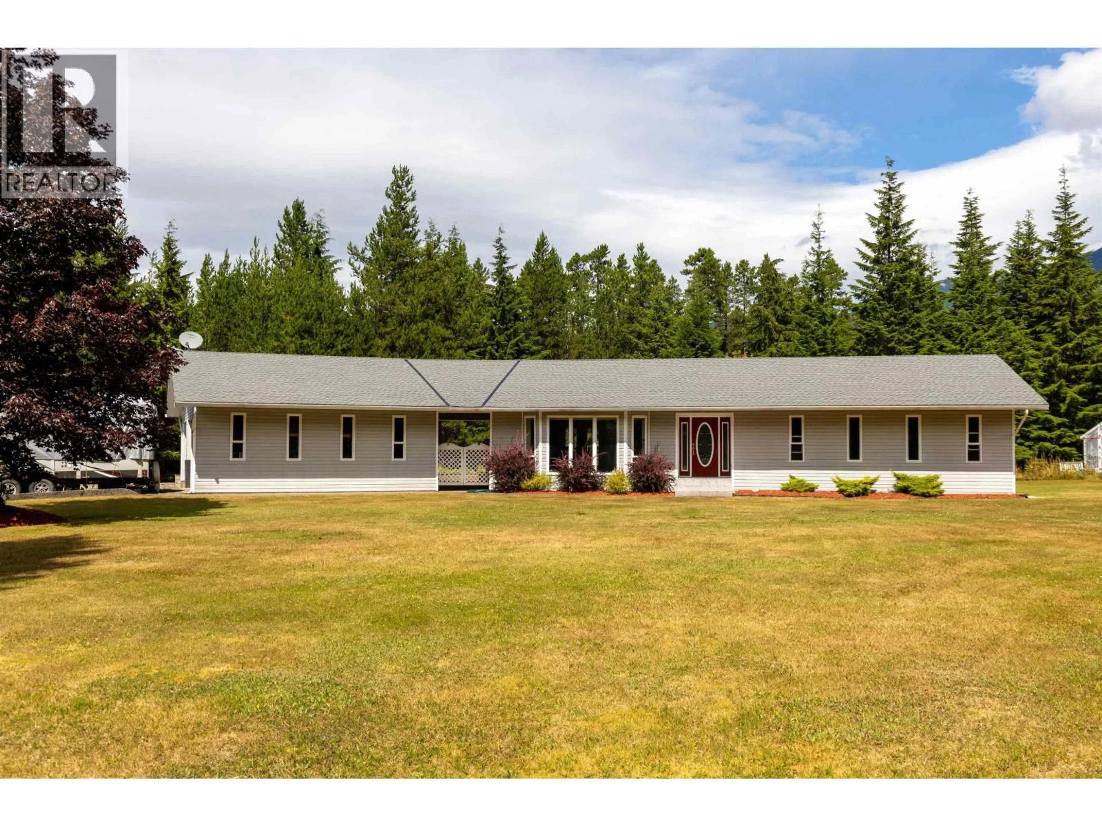 A pic from outside/outdoor area/front of a property/back of a property/a pic from drone, building for 2908 MARION AVENUE, Terrace British Columbia V8G0G5