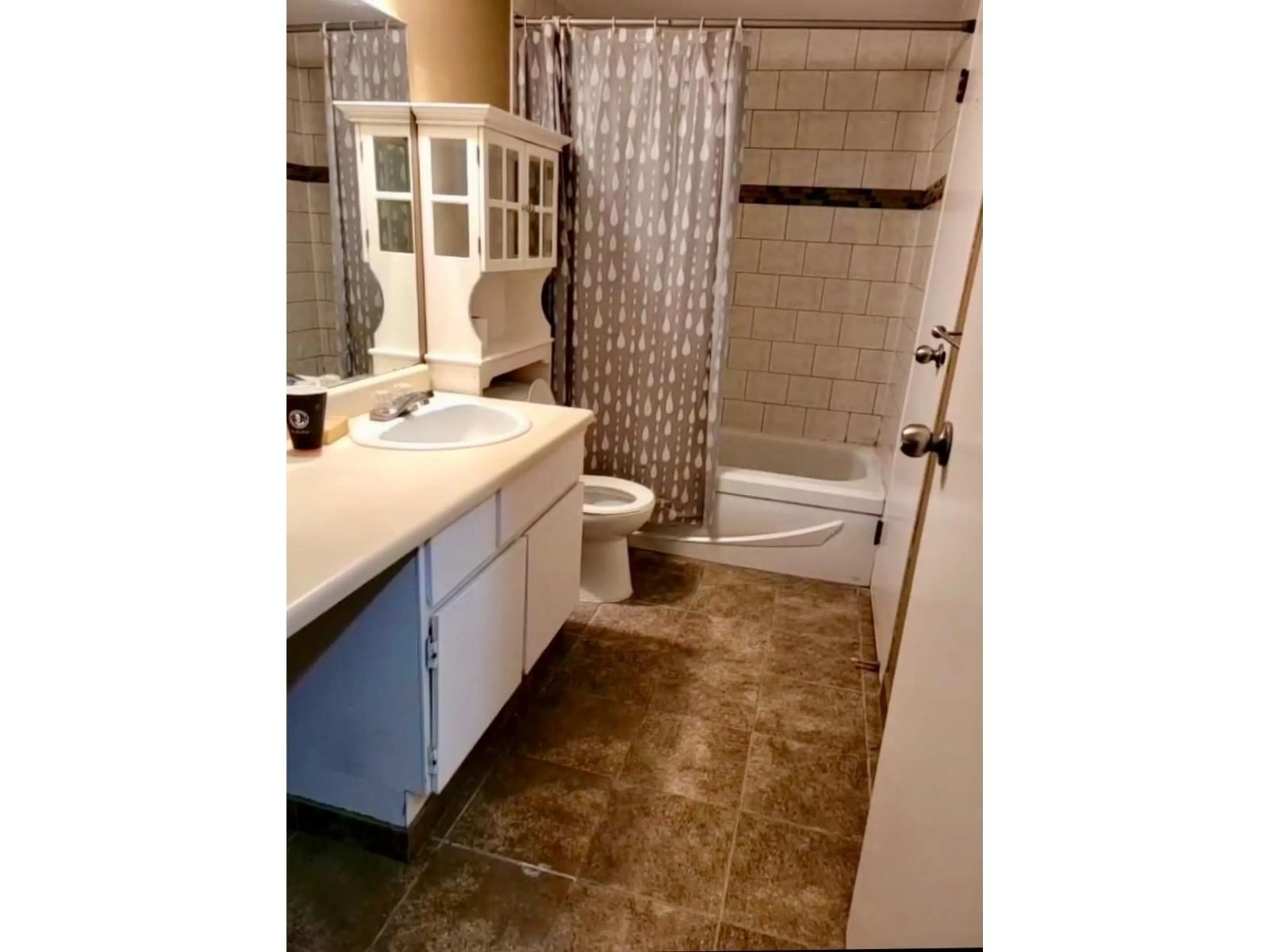 Standard bathroom, ceramic/tile floor for 214 - 9672 134 STREET, Surrey British Columbia V3T5L5