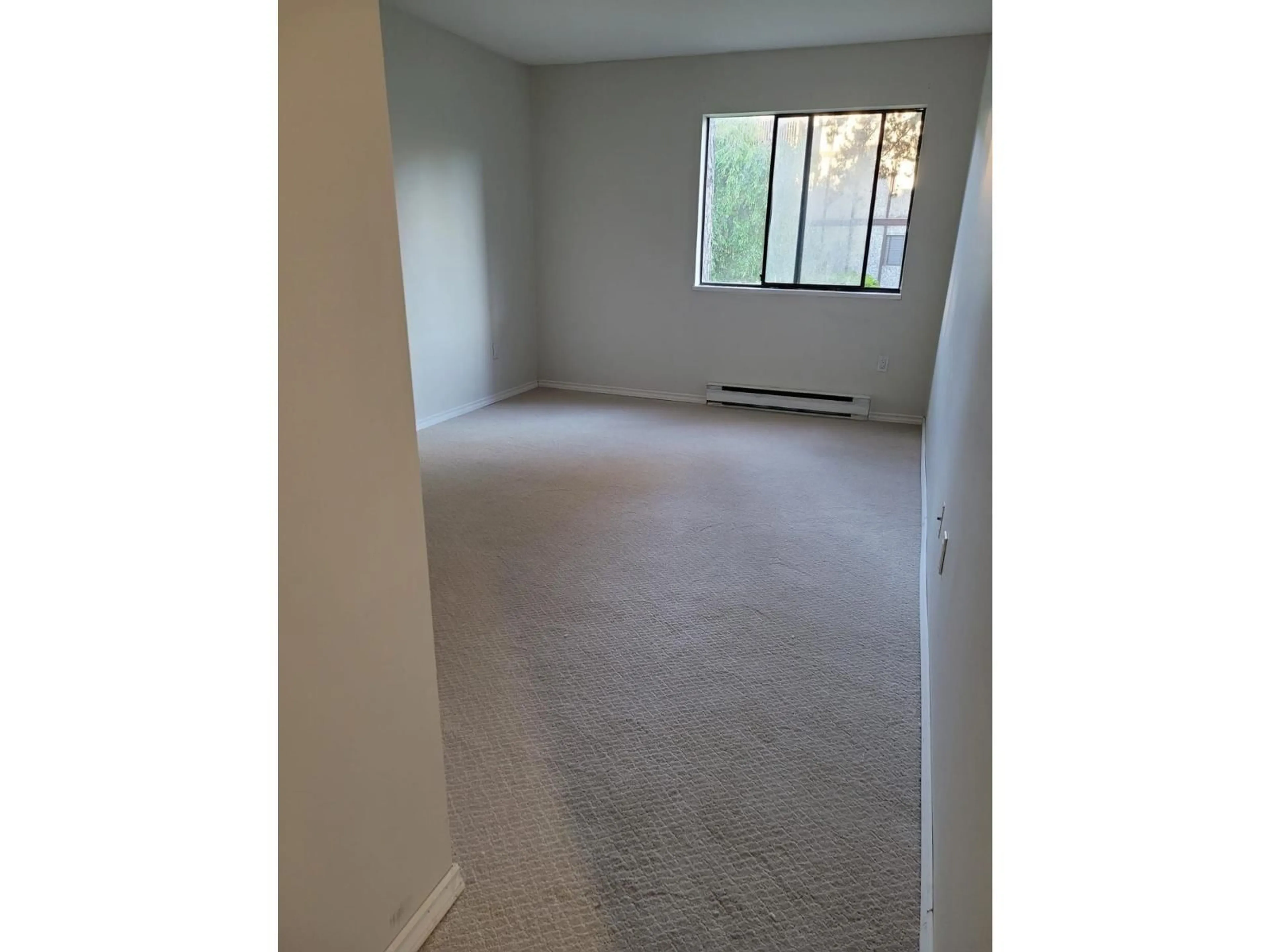 A pic of a room for 214 - 9672 134 STREET, Surrey British Columbia V3T5L5