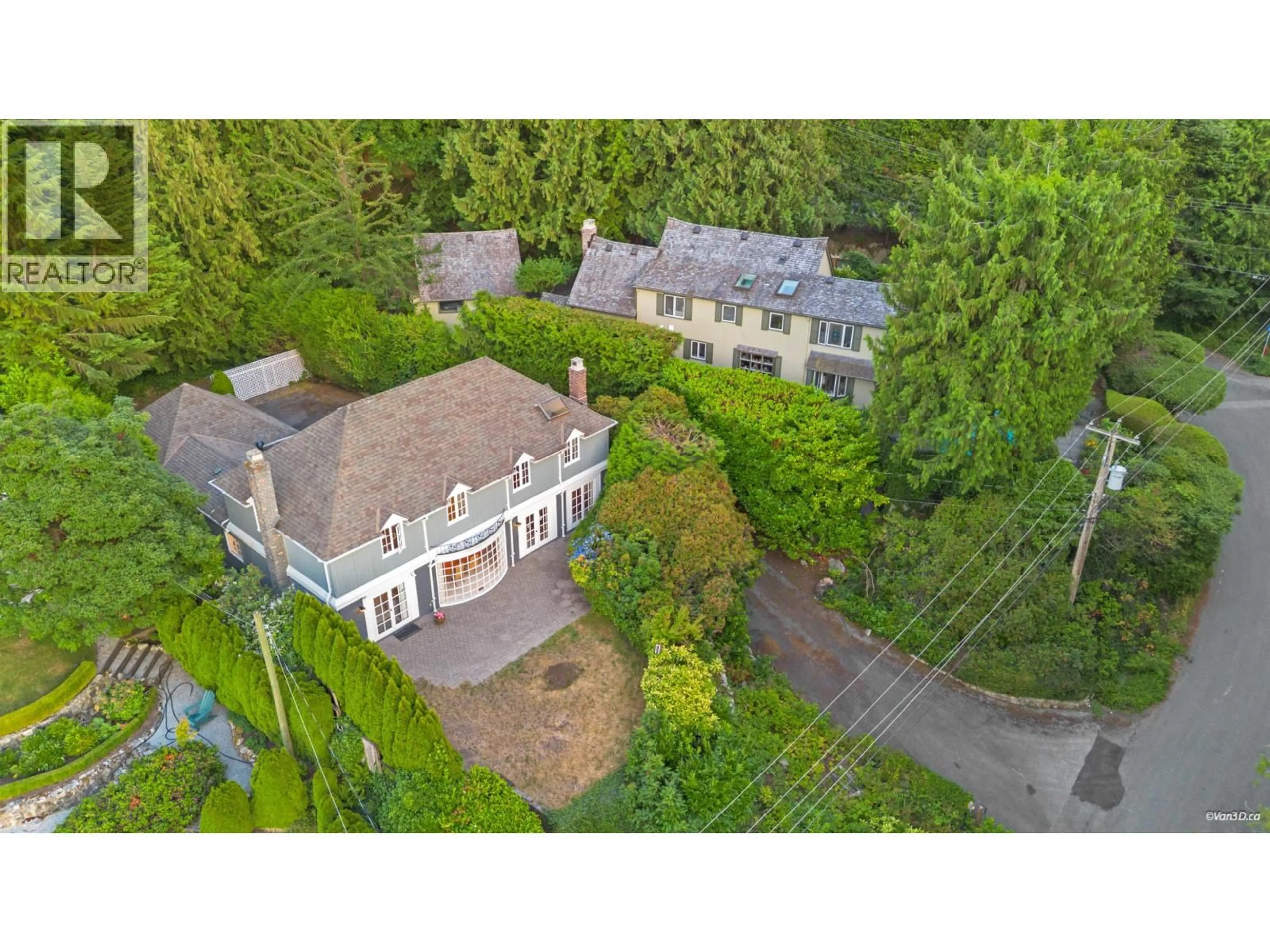A pic from outside/outdoor area/front of a property/back of a property/a pic from drone, street for 5384 KEW CLIFF ROAD, West Vancouver British Columbia V7W1M2