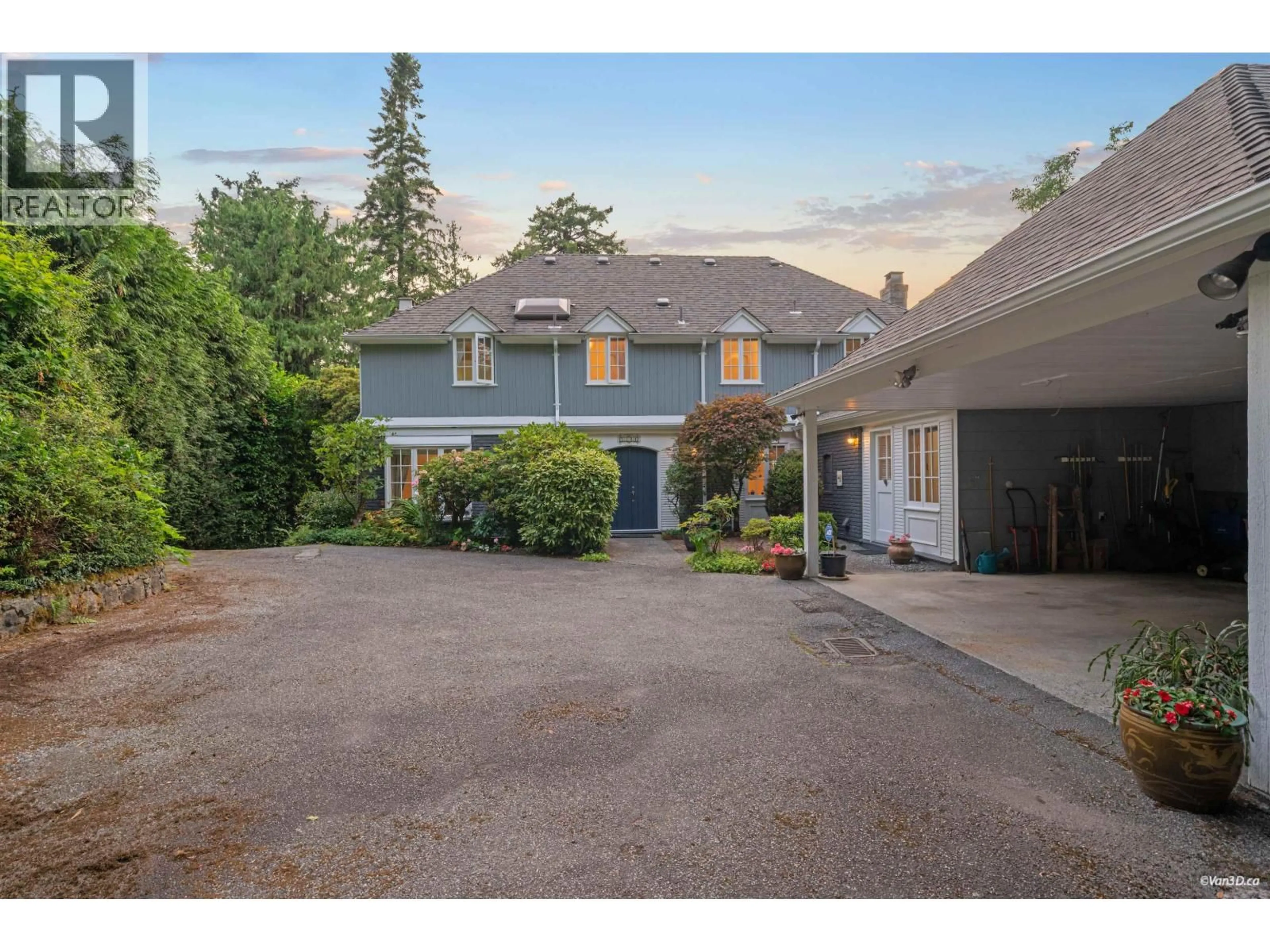 A pic from outside/outdoor area/front of a property/back of a property/a pic from drone, street for 5384 KEW CLIFF ROAD, West Vancouver British Columbia V7W1M2
