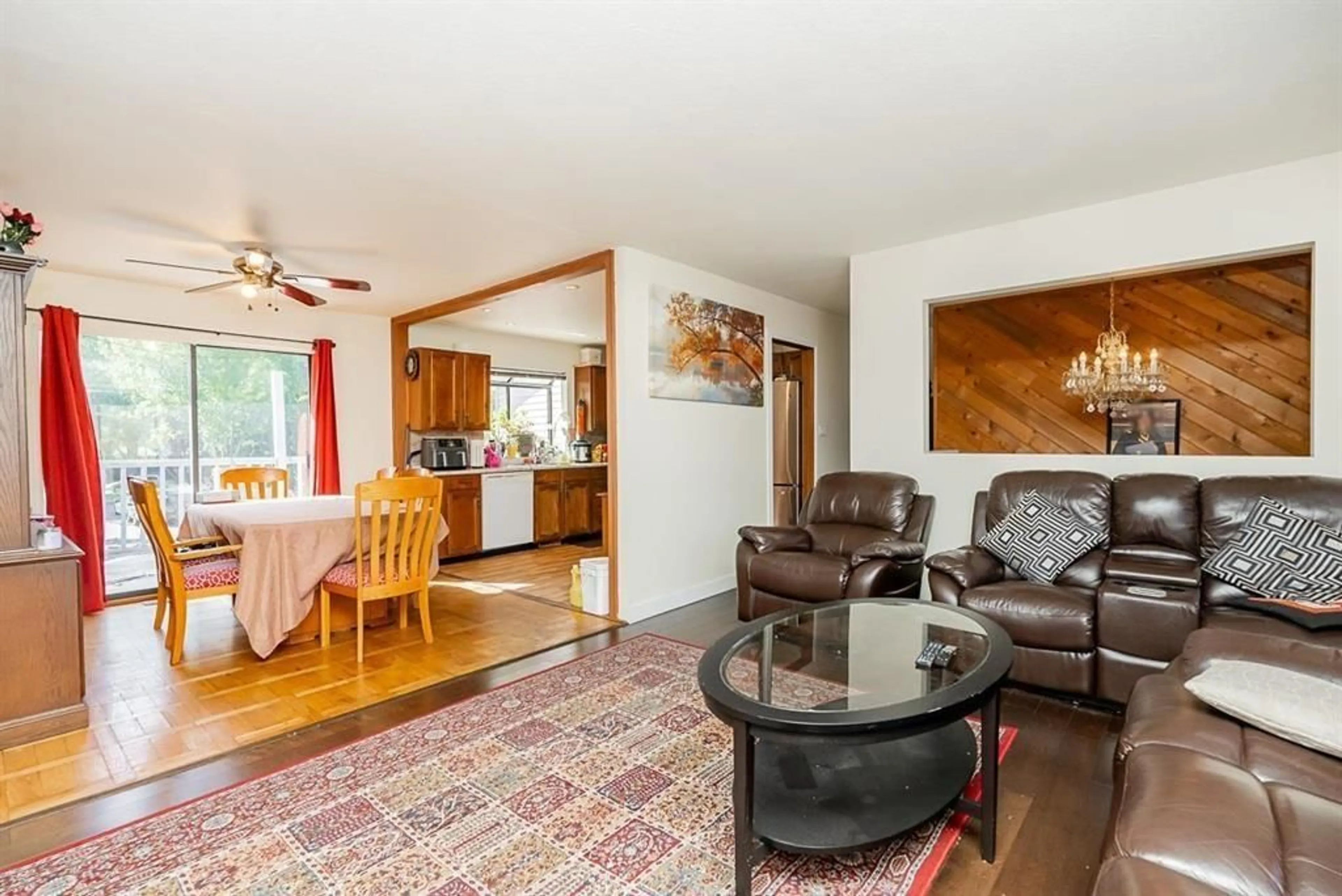 Living room with furniture, wood/laminate floor for 15097 95 AVENUE, Surrey British Columbia V3R7S3