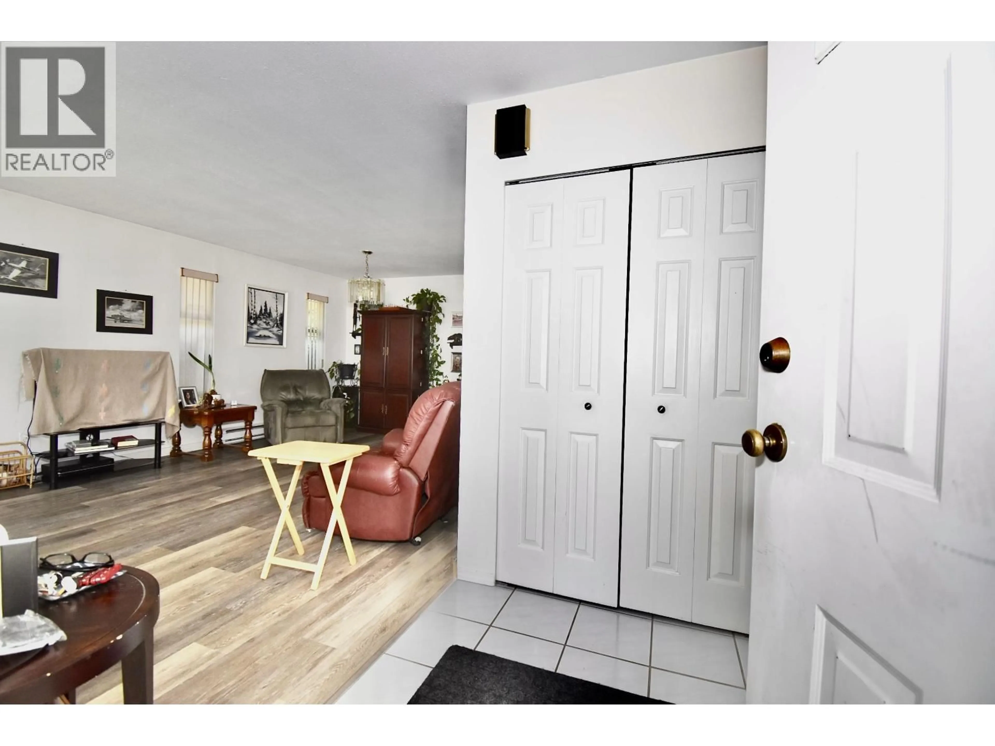 Indoor entryway for 1572 LARCHBERRY WAY, Gibsons British Columbia V0N1V5