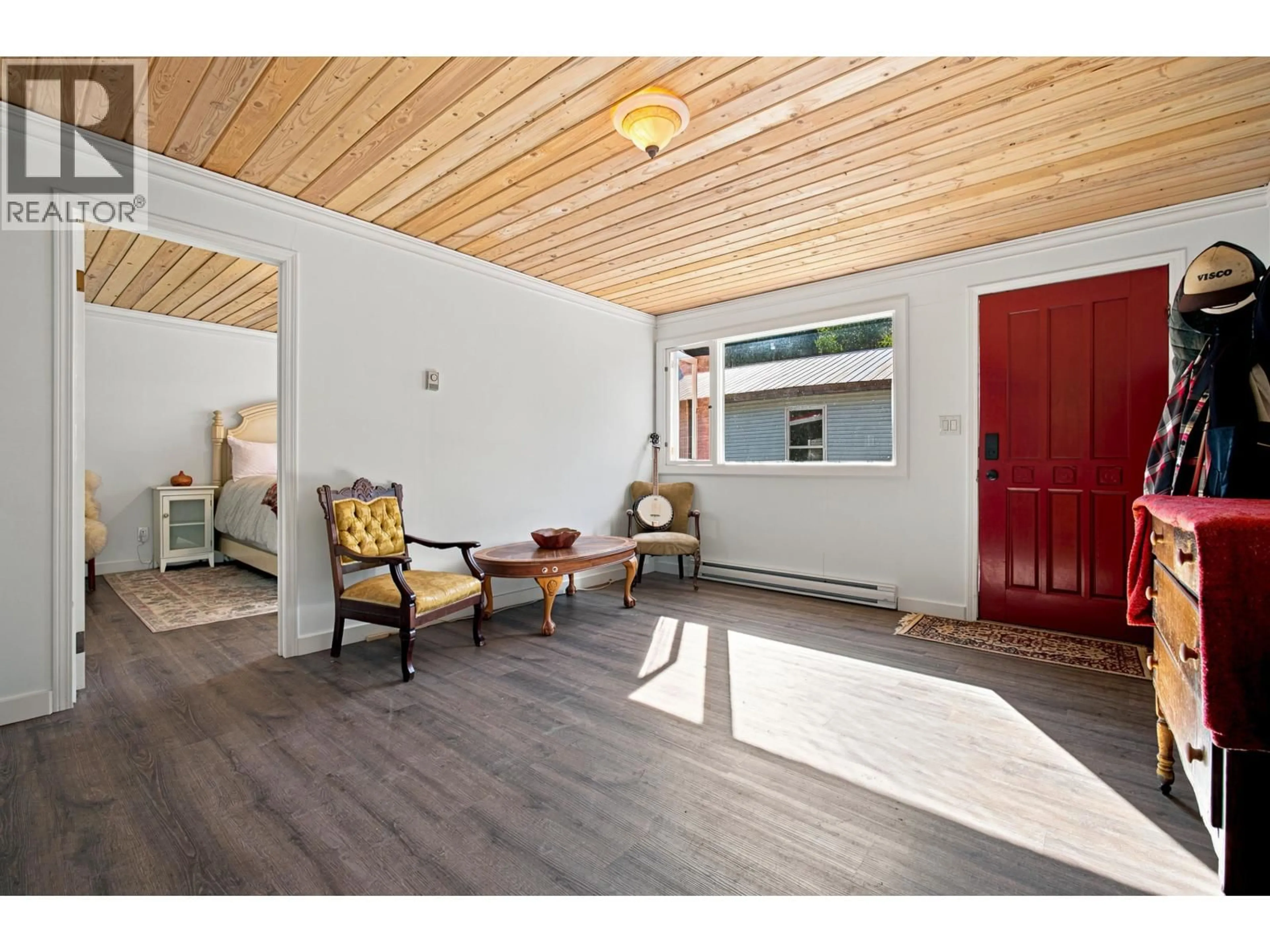 Indoor entryway for 144 CEDARVALE FERRY ROAD, Terrace British Columbia V0J1G0