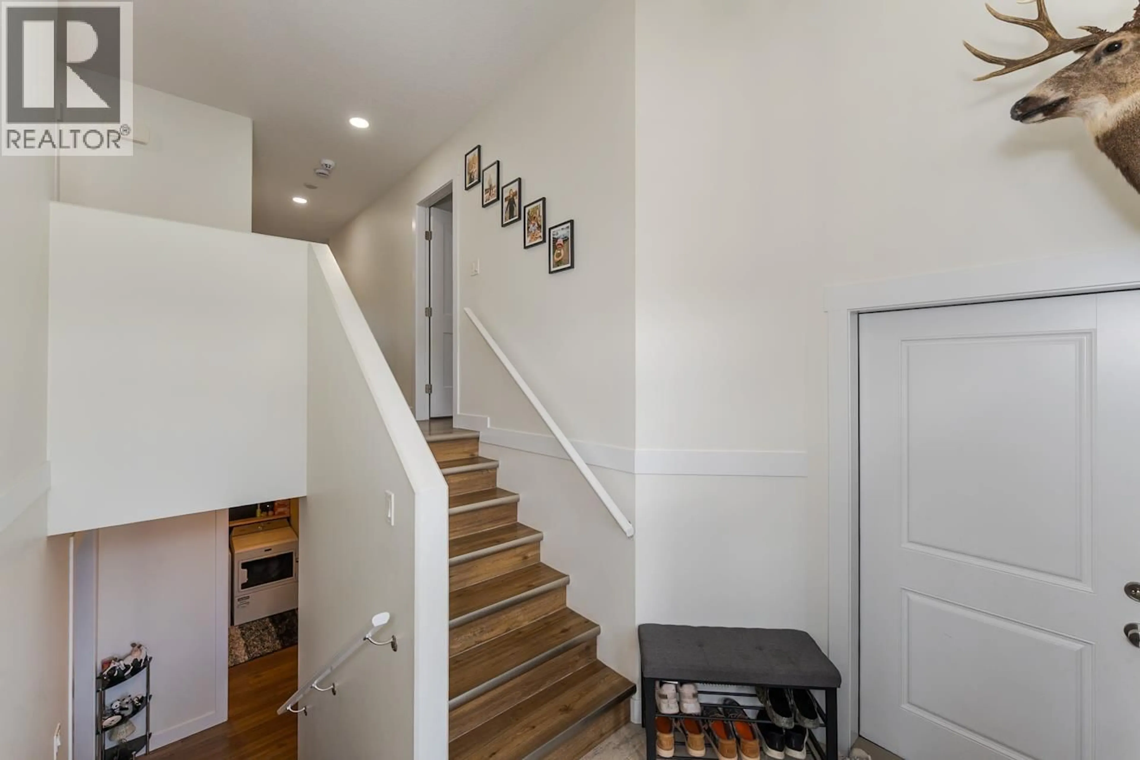 Indoor entryway for 5245 GABLE PLACE, Prince George British Columbia V2K5A6
