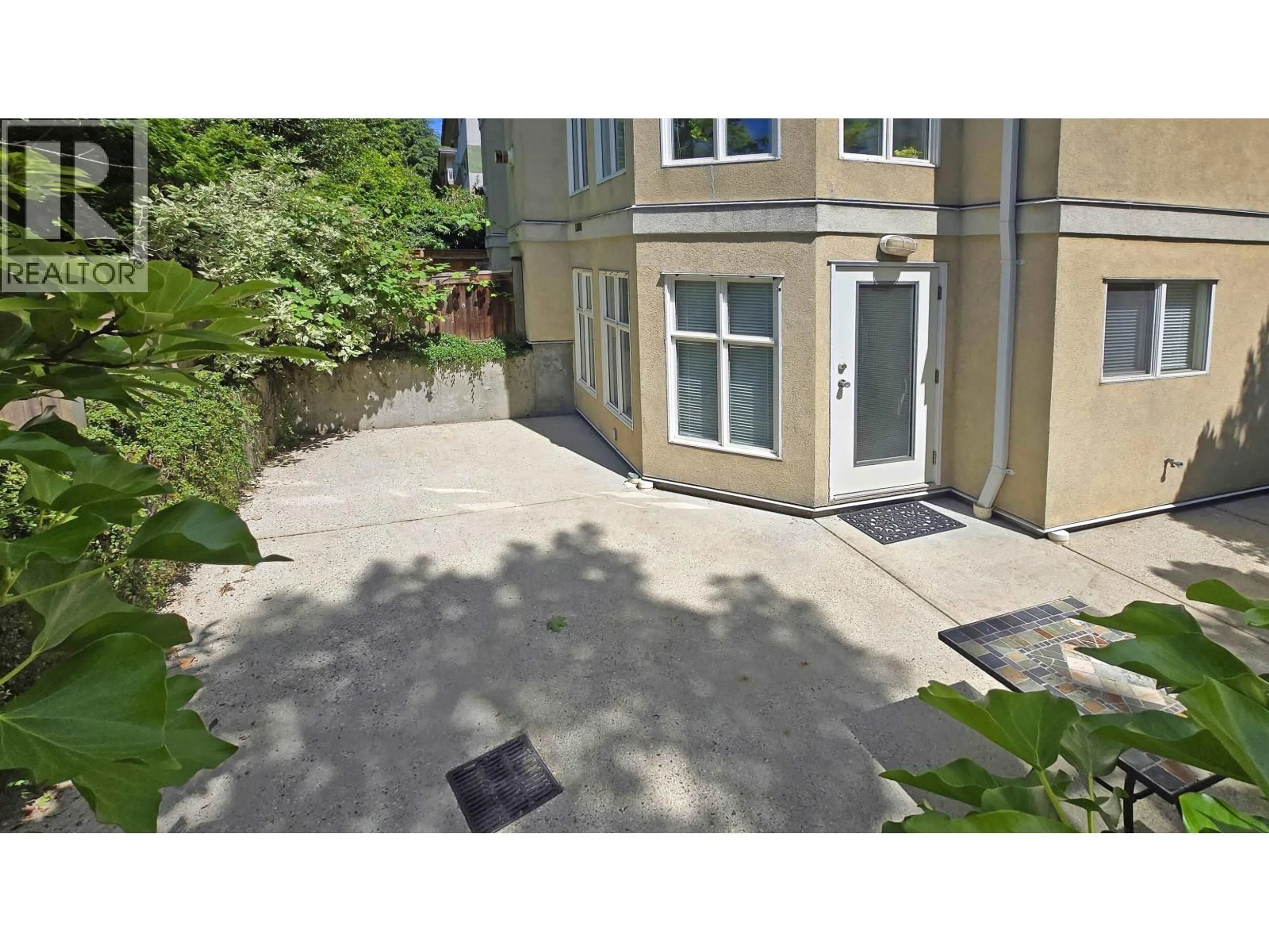 A pic from outside/outdoor area/front of a property/back of a property/a pic from drone, street for 101 - 1099 71ST AVENUE, Vancouver British Columbia V6P6Y5