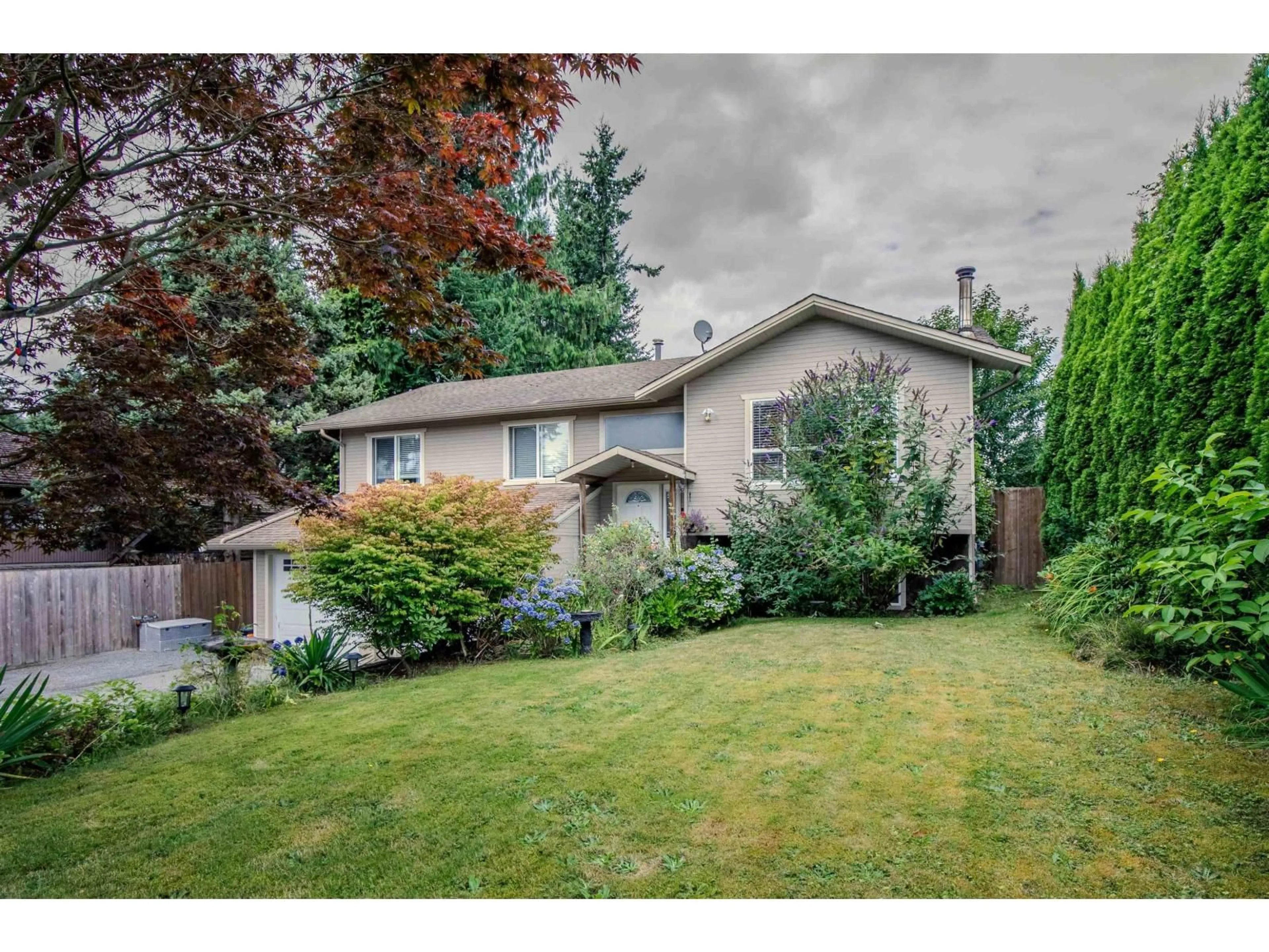 Home with vinyl exterior material, street for 35073 EWERT AVENUE, Mission British Columbia V2V6S7
